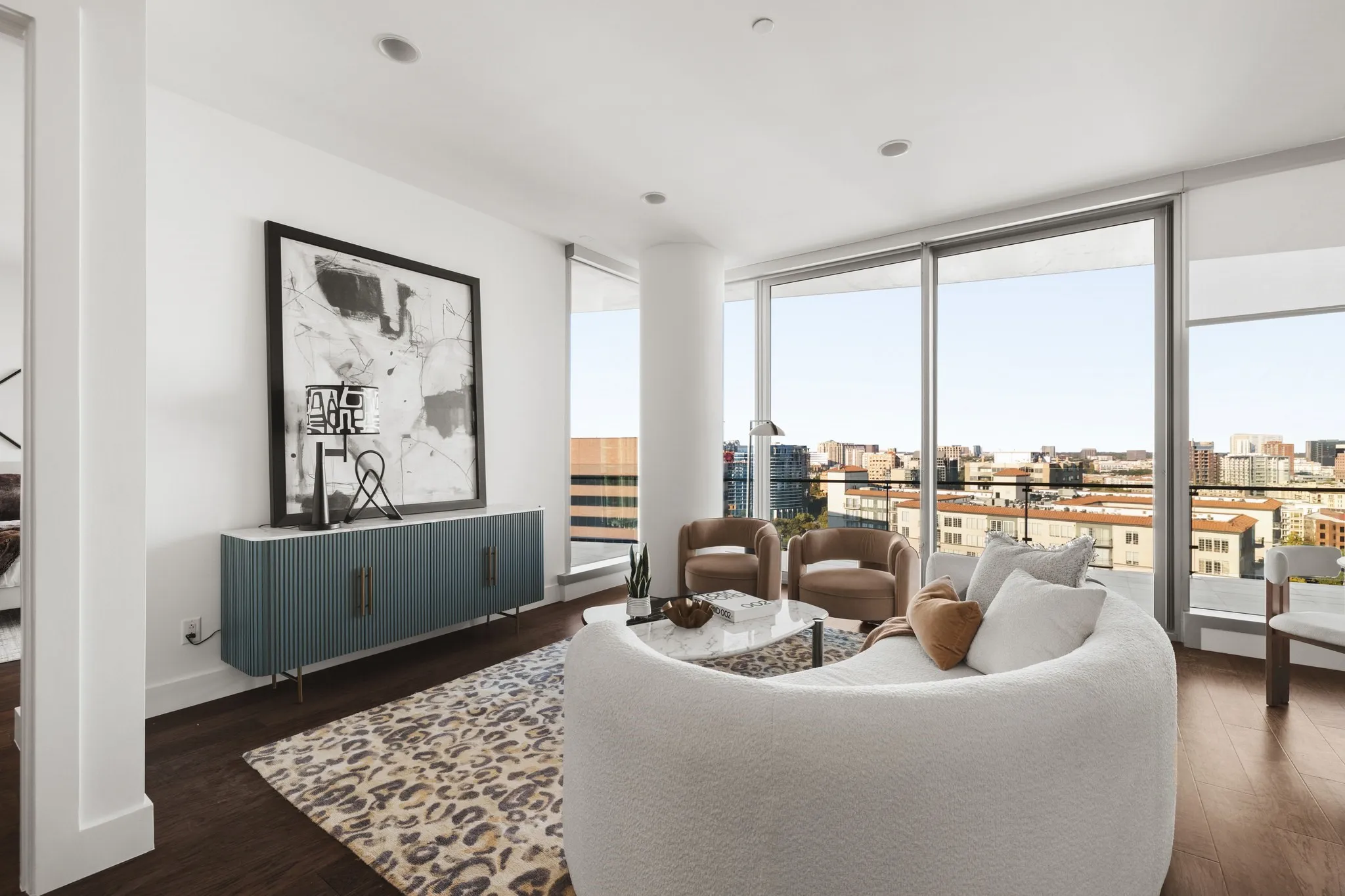 Condominium For Sale in Dallas County , 3130 N Harwood Street 1805, Dallas, Texas 75201, 2 Bedroom, 3 Bathroom, Garage spaces, 1,527 Sqft, built in 2015, mls#21397936, Real Estate Agent in Dallas, Homes For Sale in Dallas county, Homes For Sale in Dallas, Realtor in Dallas Texas, Real Estate Brokerage Independent Realty Texas, Luminita Cordes Realtor