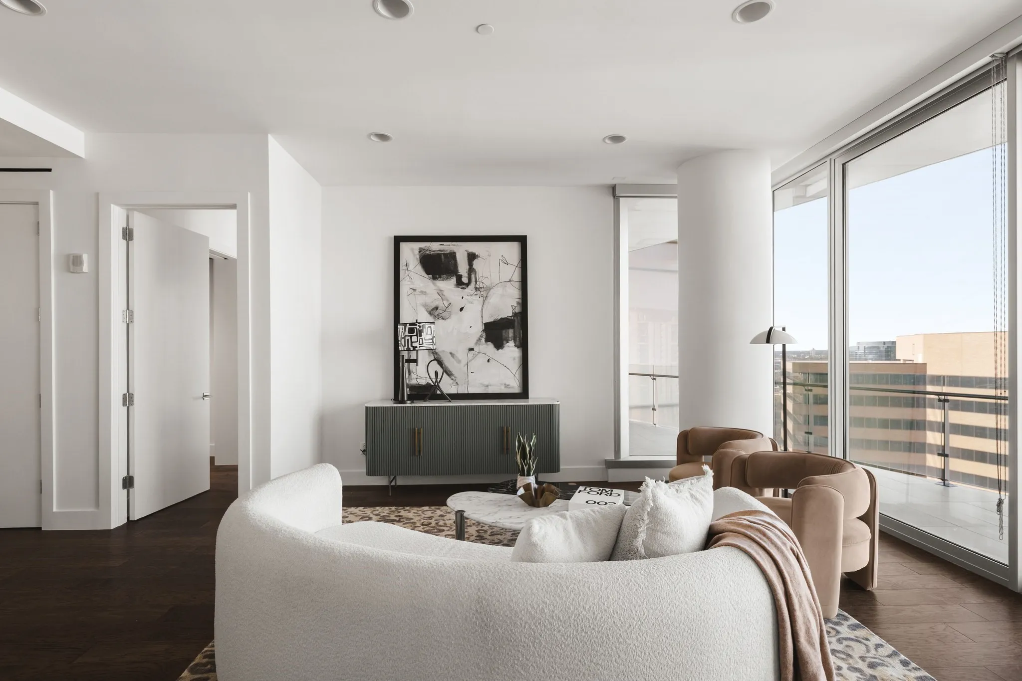 Condominium For Sale in Dallas County , 3130 N Harwood Street 1805, Dallas, Texas 75201, 2 Bedroom, 3 Bathroom, Garage spaces, 1,527 Sqft, built in 2015, mls#21397936, Real Estate Agent in Dallas, Homes For Sale in Dallas county, Homes For Sale in Dallas, Realtor in Dallas Texas, Real Estate Brokerage Independent Realty Texas, Luminita Cordes Realtor