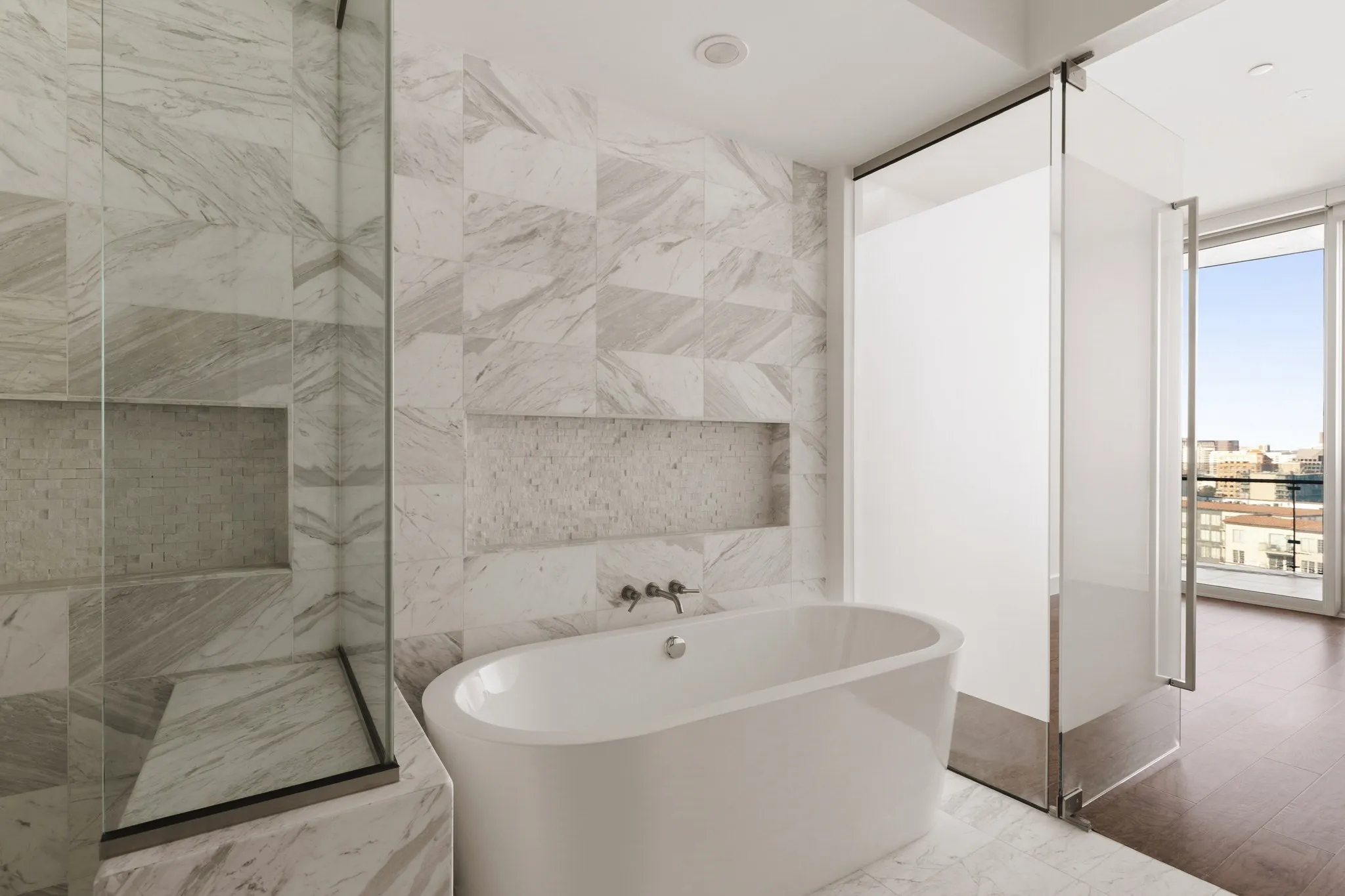 Condominium For Sale in Dallas County , 3130 N Harwood Street 1805, Dallas, Texas 75201, 2 Bedroom, 3 Bathroom, Garage spaces, 1,527 Sqft, built in 2015, mls#21397936, Real Estate Agent in Dallas, Homes For Sale in Dallas county, Homes For Sale in Dallas, Realtor in Dallas Texas, Real Estate Brokerage Independent Realty Texas, Luminita Cordes Realtor
