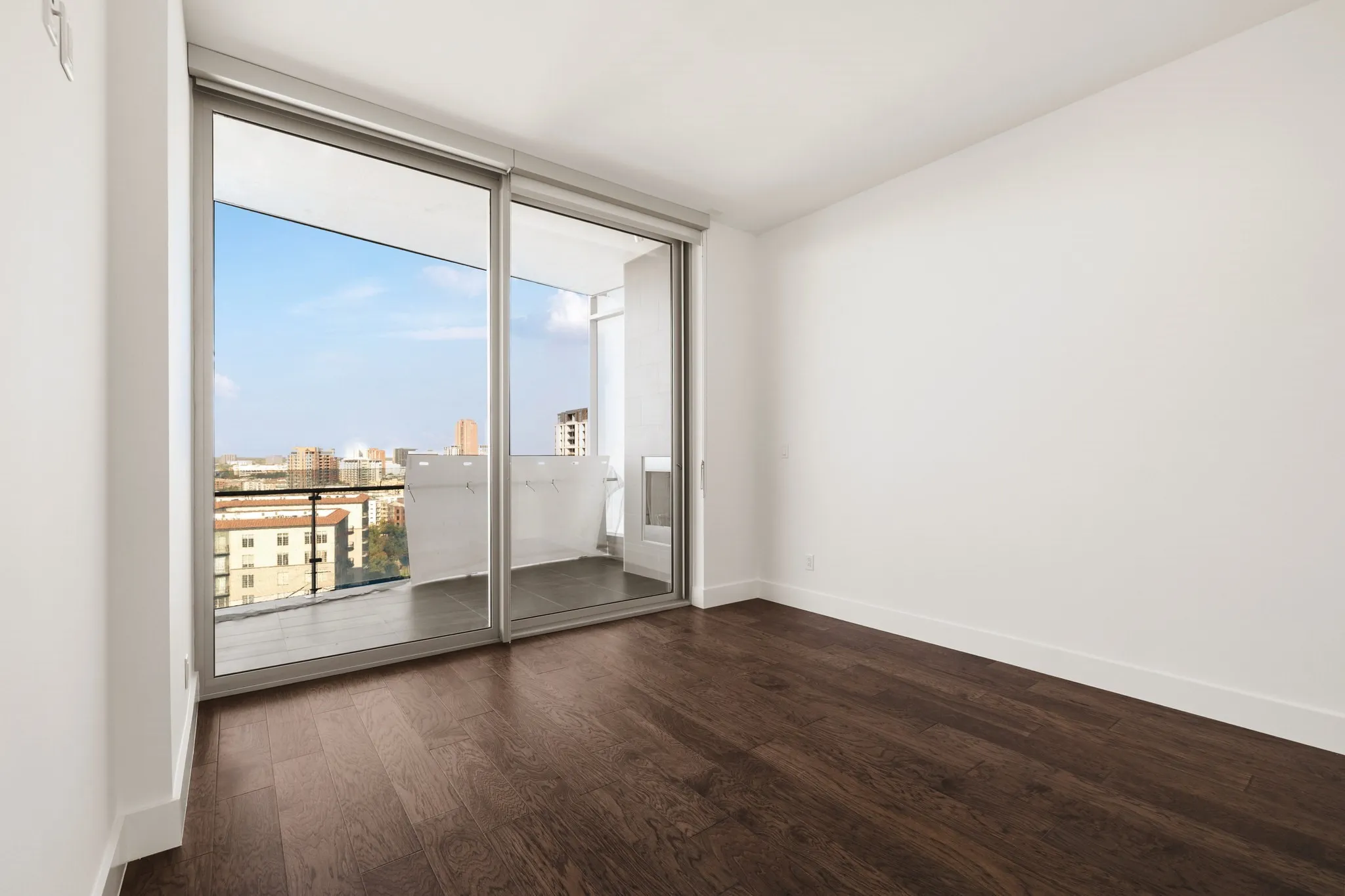 Condominium For Sale in Dallas County , 3130 N Harwood Street 1805, Dallas, Texas 75201, 2 Bedroom, 3 Bathroom, Garage spaces, 1,527 Sqft, built in 2015, mls#21397936, Real Estate Agent in Dallas, Homes For Sale in Dallas county, Homes For Sale in Dallas, Realtor in Dallas Texas, Real Estate Brokerage Independent Realty Texas, Luminita Cordes Realtor