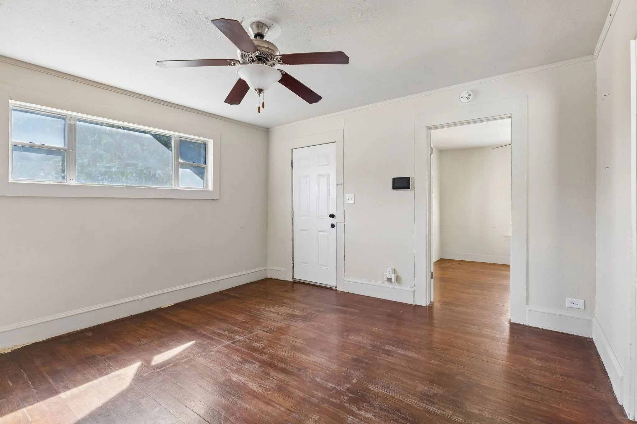 Single Family Residence For Sale in Tarrant County , 1217 Verbena Street, Fort Worth, Texas 76104, 3 Bedroom, 2 Bathroom, 1 Garage spaces, 1,260 Sqft, built in 1928, mls#21409423, Real Estate Agent in Fort Worth, Homes For Sale in Tarrant county, Homes For Sale in Fort Worth, Realtor in Fort Worth Texas, Real Estate Brokerage Independent Realty Texas, Luminita Cordes Realtor
