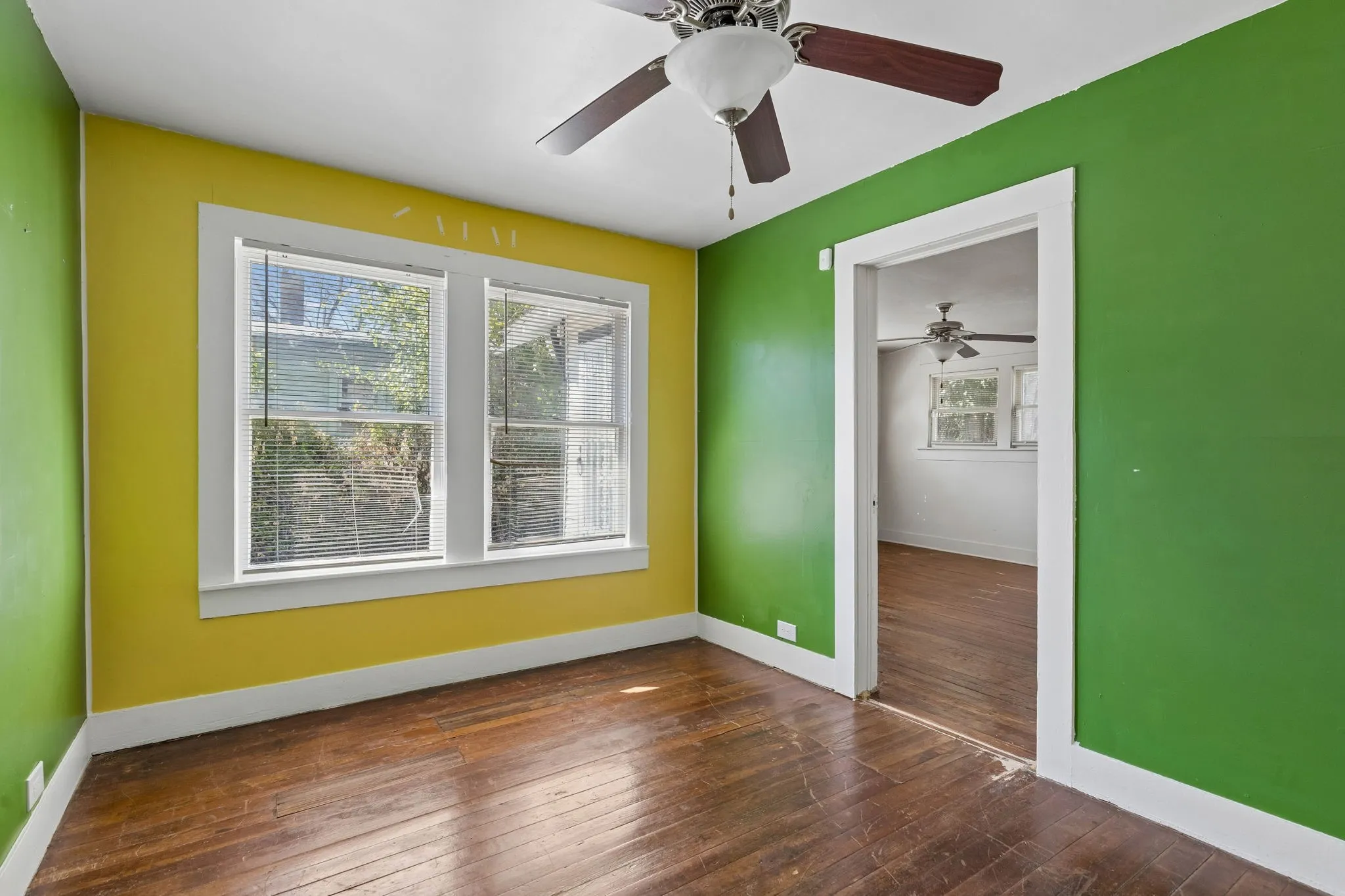 Single Family Residence For Sale in Tarrant County , 1217 Verbena Street, Fort Worth, Texas 76104, 3 Bedroom, 2 Bathroom, 1 Garage spaces, 1,260 Sqft, built in 1928, mls#21409423, Real Estate Agent in Fort Worth, Homes For Sale in Tarrant county, Homes For Sale in Fort Worth, Realtor in Fort Worth Texas, Real Estate Brokerage Independent Realty Texas, Luminita Cordes Realtor