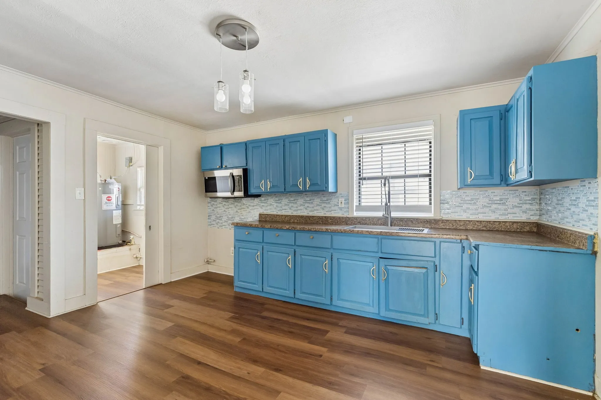 Single Family Residence For Sale in Tarrant County , 1217 Verbena Street, Fort Worth, Texas 76104, 3 Bedroom, 2 Bathroom, 1 Garage spaces, 1,260 Sqft, built in 1928, mls#21409423, Real Estate Agent in Fort Worth, Homes For Sale in Tarrant county, Homes For Sale in Fort Worth, Realtor in Fort Worth Texas, Real Estate Brokerage Independent Realty Texas, Luminita Cordes Realtor