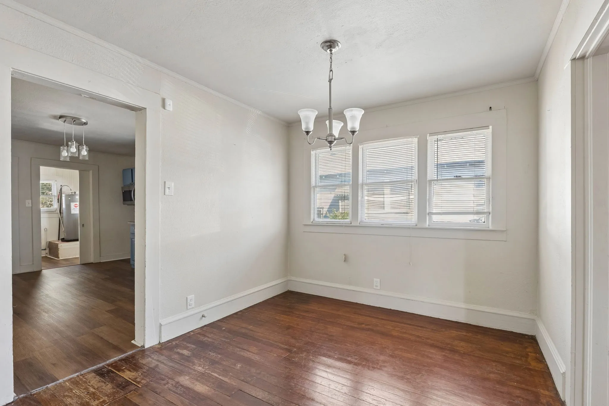 Single Family Residence For Sale in Tarrant County , 1217 Verbena Street, Fort Worth, Texas 76104, 3 Bedroom, 2 Bathroom, 1 Garage spaces, 1,260 Sqft, built in 1928, mls#21409423, Real Estate Agent in Fort Worth, Homes For Sale in Tarrant county, Homes For Sale in Fort Worth, Realtor in Fort Worth Texas, Real Estate Brokerage Independent Realty Texas, Luminita Cordes Realtor