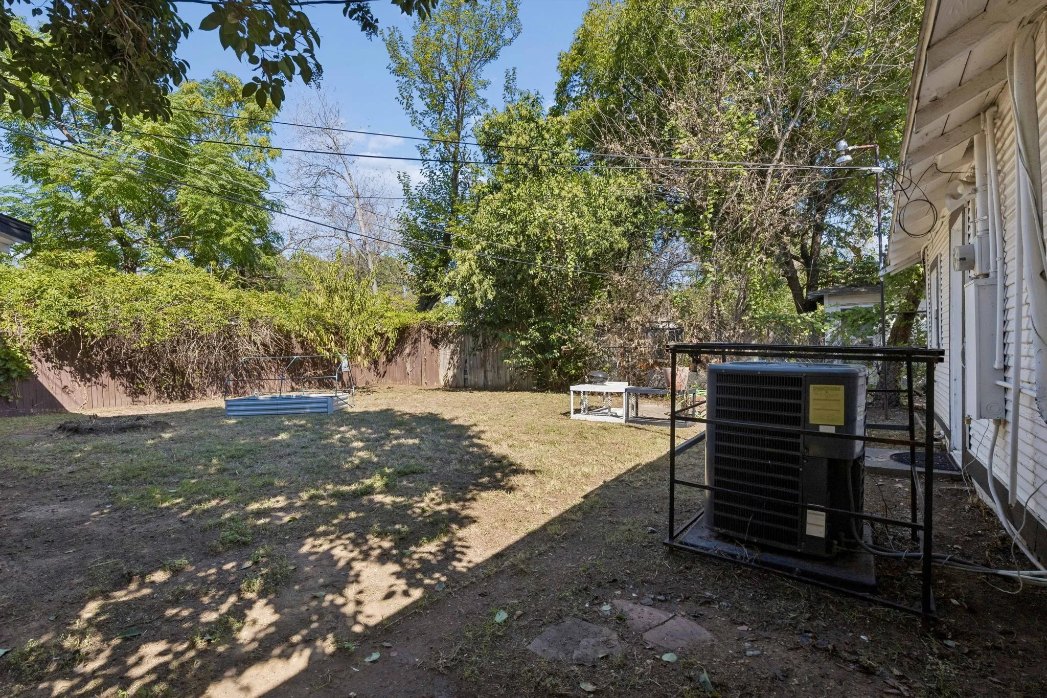 Single Family Residence For Sale in Tarrant County , 1217 Verbena Street, Fort Worth, Texas 76104, 3 Bedroom, 2 Bathroom, 1 Garage spaces, 1,260 Sqft, built in 1928, mls#21409423, Real Estate Agent in Fort Worth, Homes For Sale in Tarrant county, Homes For Sale in Fort Worth, Realtor in Fort Worth Texas, Real Estate Brokerage Independent Realty Texas, Luminita Cordes Realtor