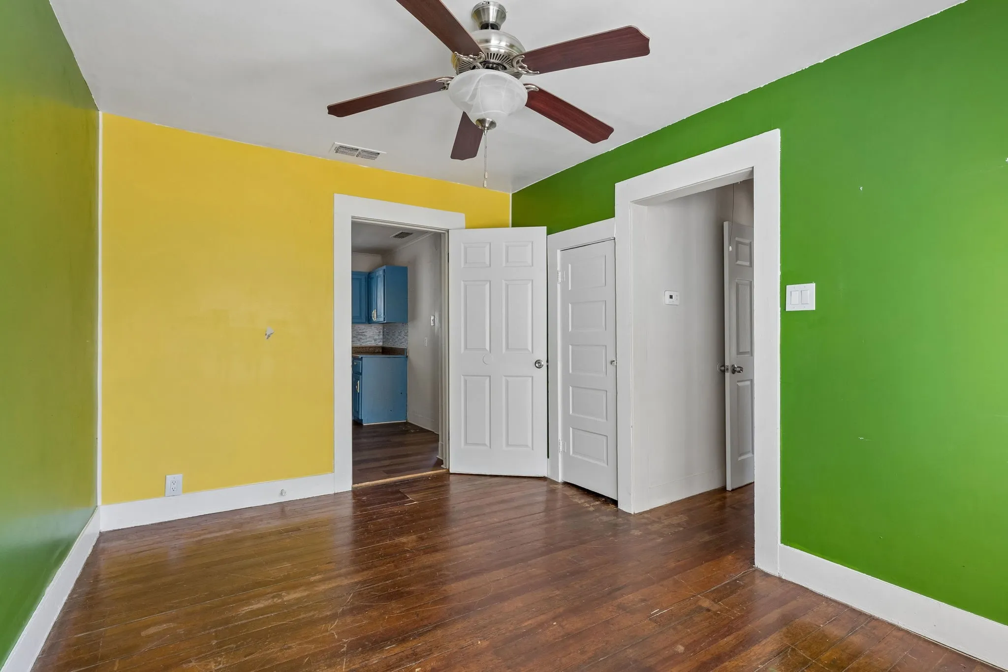 Single Family Residence For Sale in Tarrant County , 1217 Verbena Street, Fort Worth, Texas 76104, 3 Bedroom, 2 Bathroom, 1 Garage spaces, 1,260 Sqft, built in 1928, mls#21409423, Real Estate Agent in Fort Worth, Homes For Sale in Tarrant county, Homes For Sale in Fort Worth, Realtor in Fort Worth Texas, Real Estate Brokerage Independent Realty Texas, Luminita Cordes Realtor