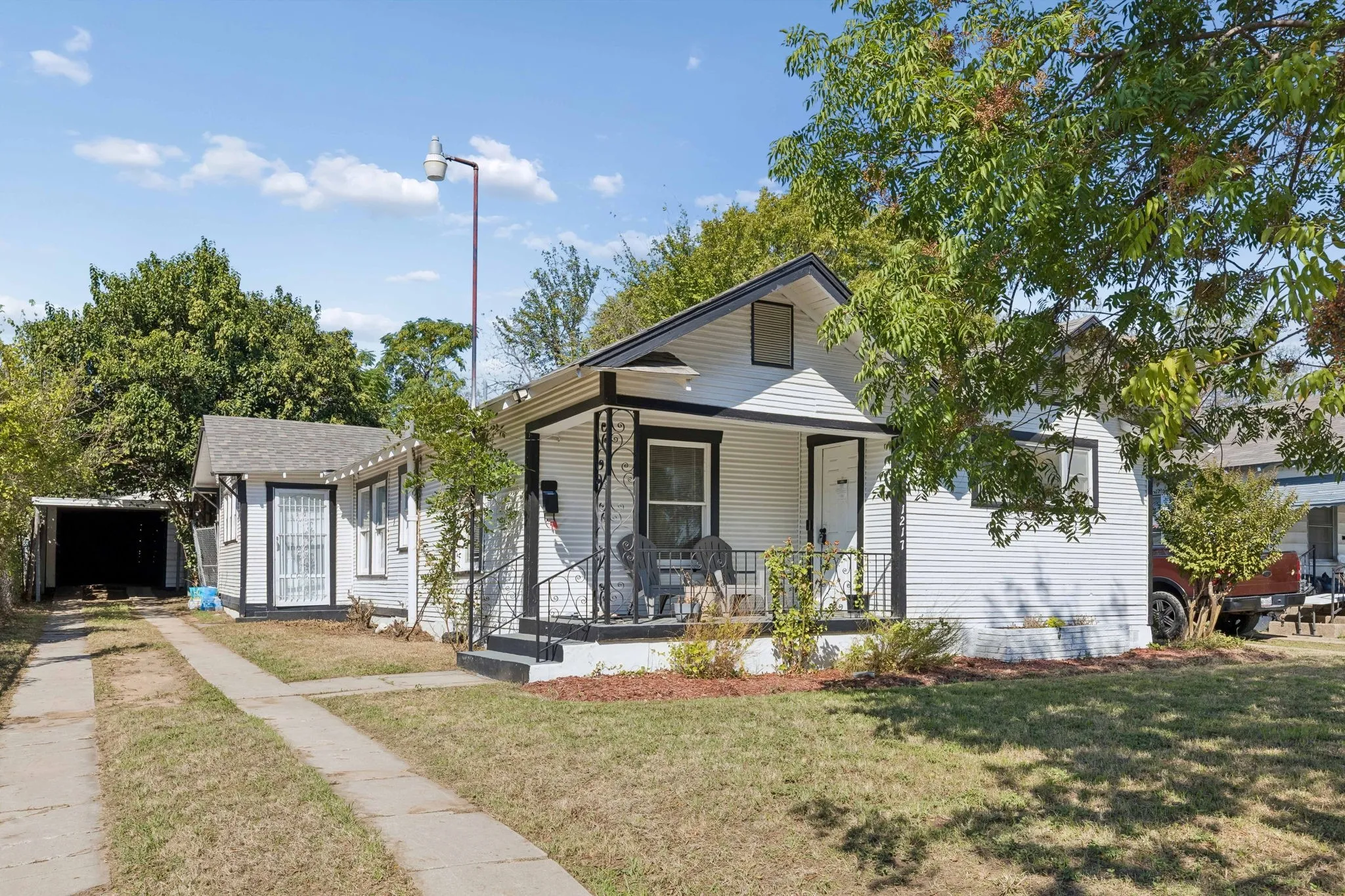 Single Family Residence For Sale in Tarrant County , 1217 Verbena Street, Fort Worth, Texas 76104, 3 Bedroom, 2 Bathroom, 1 Garage spaces, 1,260 Sqft, built in 1928, mls#21409423, Real Estate Agent in Fort Worth, Homes For Sale in Tarrant county, Homes For Sale in Fort Worth, Realtor in Fort Worth Texas, Real Estate Brokerage Independent Realty Texas, Luminita Cordes Realtor