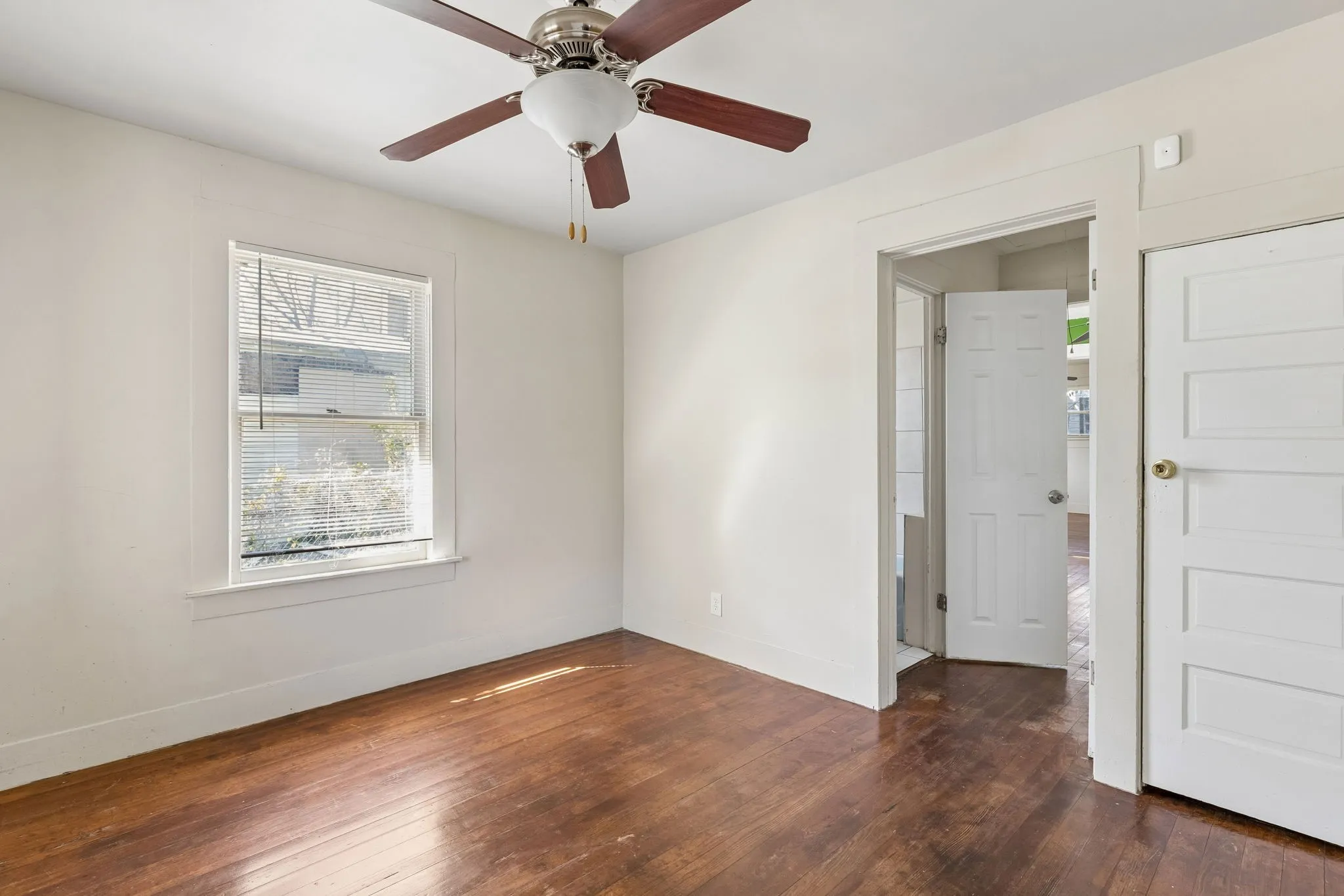 Single Family Residence For Sale in Tarrant County , 1217 Verbena Street, Fort Worth, Texas 76104, 3 Bedroom, 2 Bathroom, 1 Garage spaces, 1,260 Sqft, built in 1928, mls#21409423, Real Estate Agent in Fort Worth, Homes For Sale in Tarrant county, Homes For Sale in Fort Worth, Realtor in Fort Worth Texas, Real Estate Brokerage Independent Realty Texas, Luminita Cordes Realtor