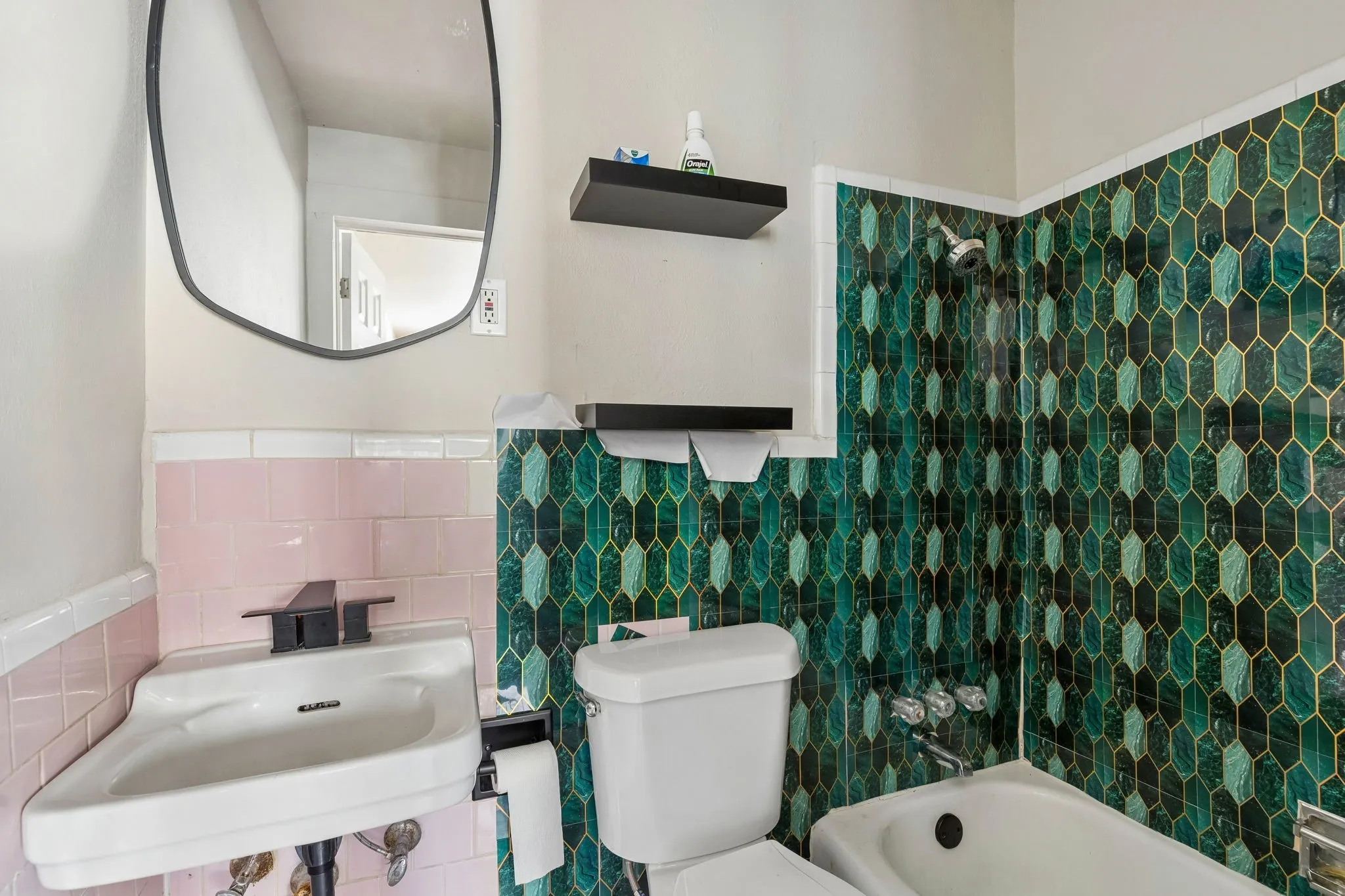 Single Family Residence For Sale in Tarrant County , 1217 Verbena Street, Fort Worth, Texas 76104, 3 Bedroom, 2 Bathroom, 1 Garage spaces, 1,260 Sqft, built in 1928, mls#21409423, Real Estate Agent in Fort Worth, Homes For Sale in Tarrant county, Homes For Sale in Fort Worth, Realtor in Fort Worth Texas, Real Estate Brokerage Independent Realty Texas, Luminita Cordes Realtor