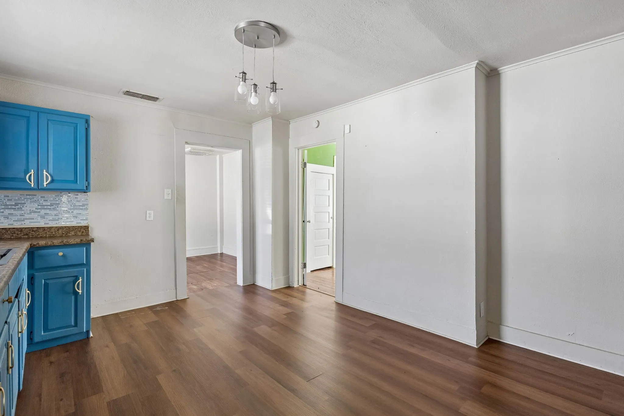 Single Family Residence For Sale in Tarrant County , 1217 Verbena Street, Fort Worth, Texas 76104, 3 Bedroom, 2 Bathroom, 1 Garage spaces, 1,260 Sqft, built in 1928, mls#21409423, Real Estate Agent in Fort Worth, Homes For Sale in Tarrant county, Homes For Sale in Fort Worth, Realtor in Fort Worth Texas, Real Estate Brokerage Independent Realty Texas, Luminita Cordes Realtor