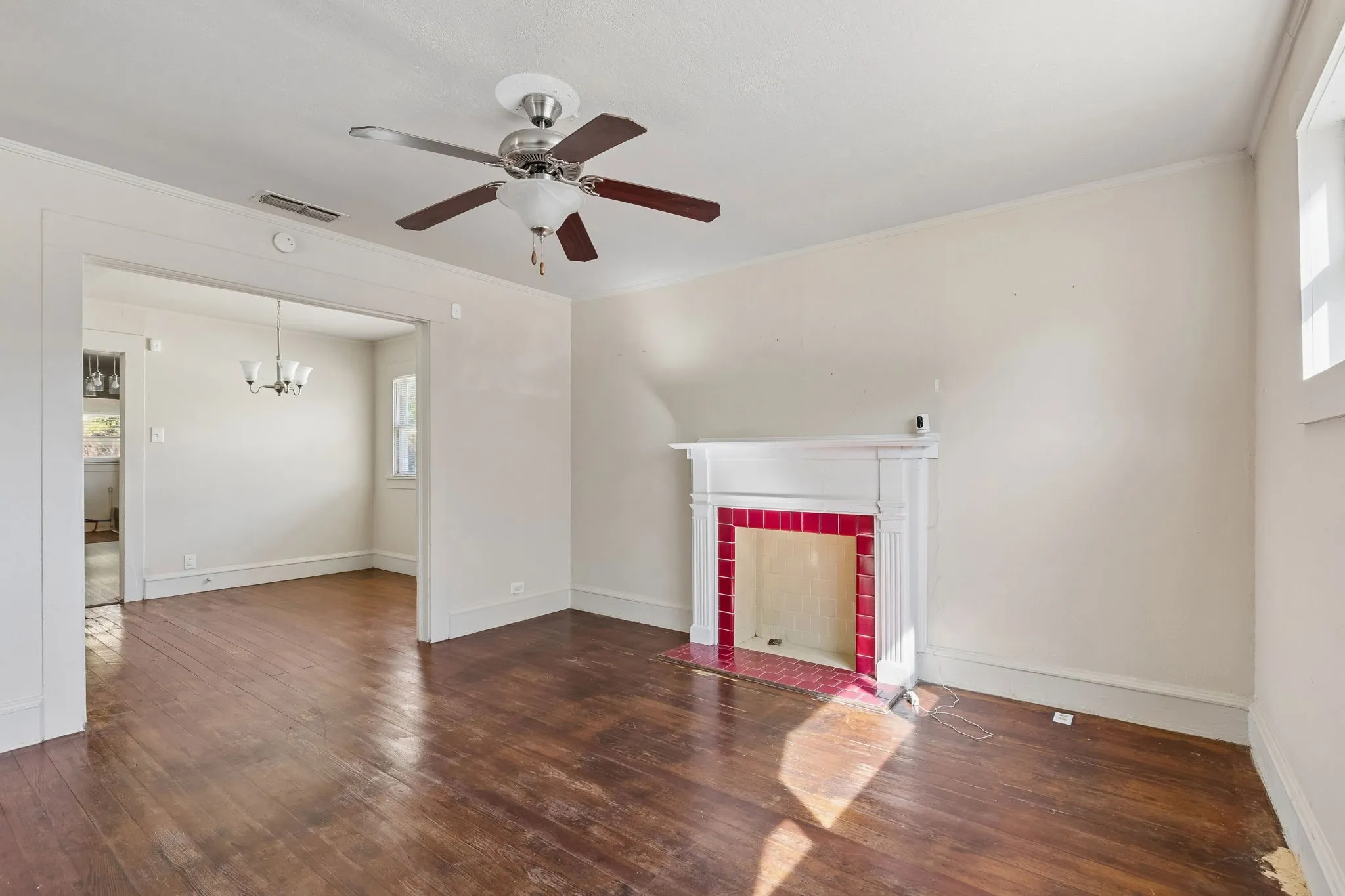 Single Family Residence For Sale in Tarrant County , 1217 Verbena Street, Fort Worth, Texas 76104, 3 Bedroom, 2 Bathroom, 1 Garage spaces, 1,260 Sqft, built in 1928, mls#21409423, Real Estate Agent in Fort Worth, Homes For Sale in Tarrant county, Homes For Sale in Fort Worth, Realtor in Fort Worth Texas, Real Estate Brokerage Independent Realty Texas, Luminita Cordes Realtor