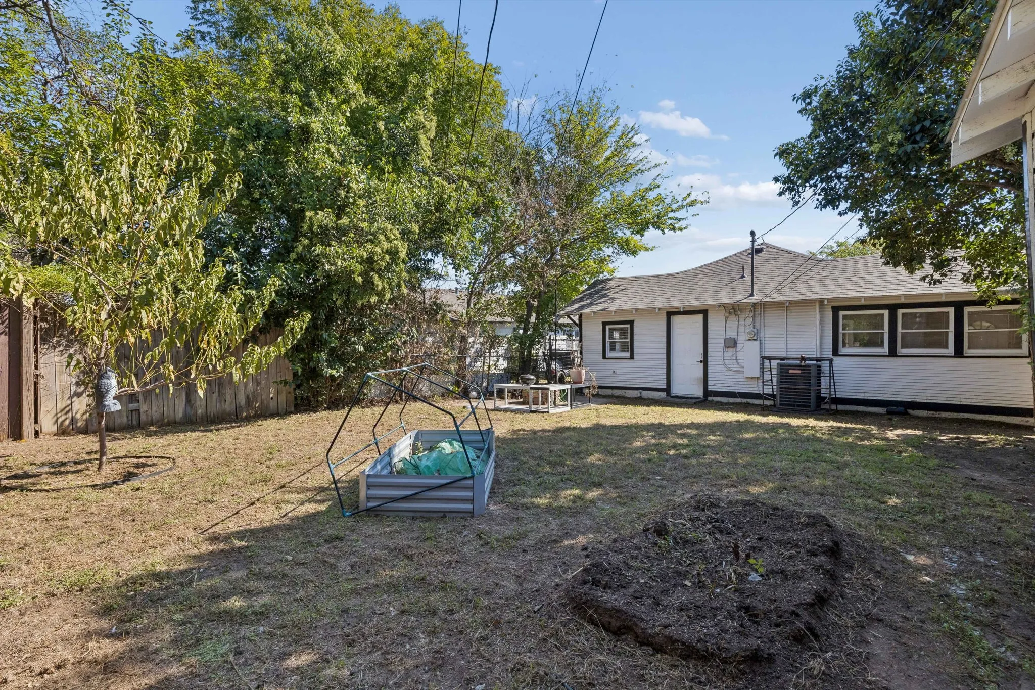Single Family Residence For Sale in Tarrant County , 1217 Verbena Street, Fort Worth, Texas 76104, 3 Bedroom, 2 Bathroom, 1 Garage spaces, 1,260 Sqft, built in 1928, mls#21409423, Real Estate Agent in Fort Worth, Homes For Sale in Tarrant county, Homes For Sale in Fort Worth, Realtor in Fort Worth Texas, Real Estate Brokerage Independent Realty Texas, Luminita Cordes Realtor