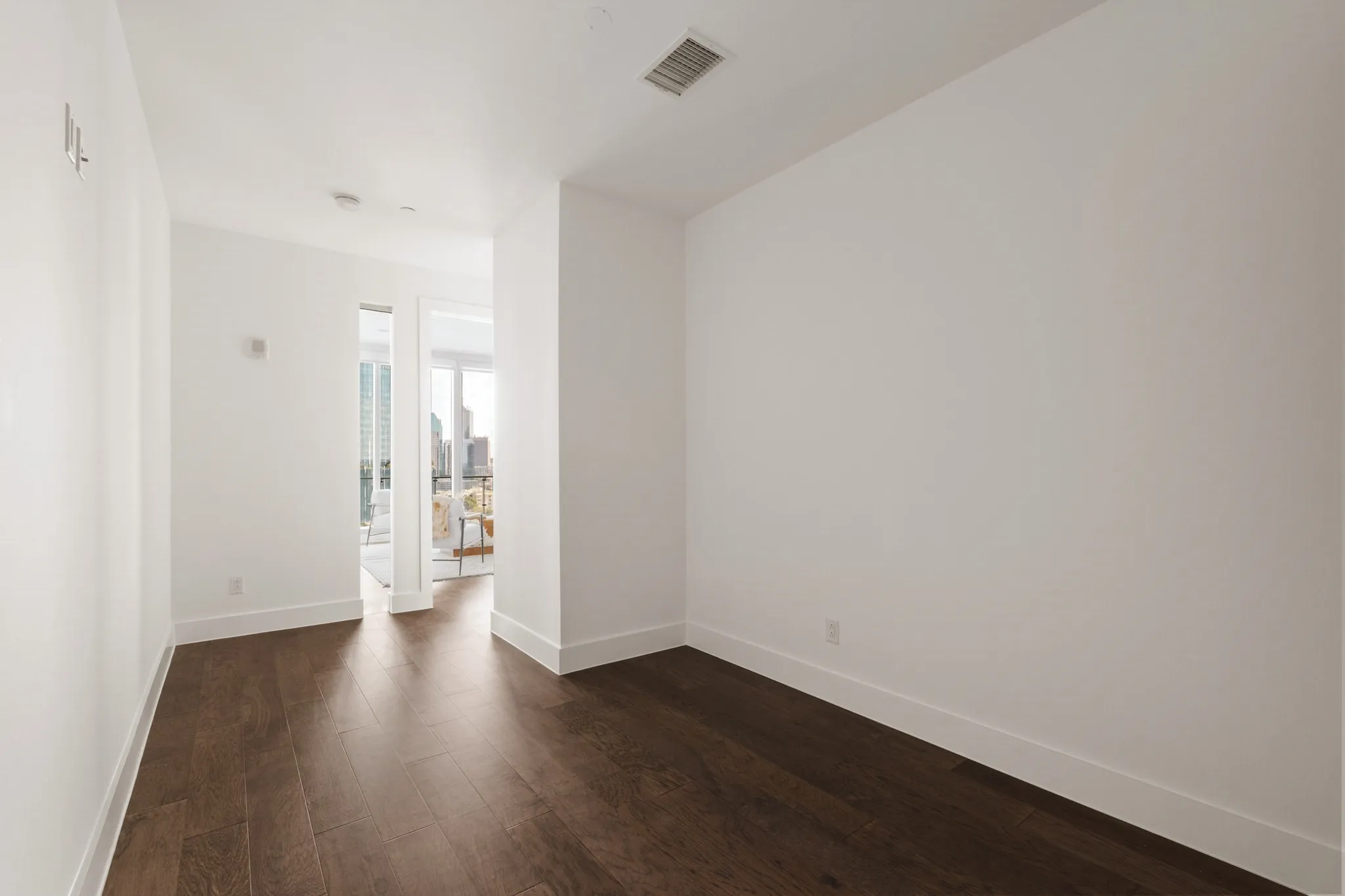 Condominium For Sale in Dallas County , 3130 N Harwood Street 1507, Dallas, Texas 75201, 2 Bedroom, 2 Bathroom, 1 Garage spaces, 1,373 Sqft, built in 2015, mls#21397759, Real Estate Agent in Dallas, Homes For Sale in Dallas county, Homes For Sale in Dallas, Realtor in Dallas Texas, Real Estate Brokerage Independent Realty Texas, Luminita Cordes Realtor