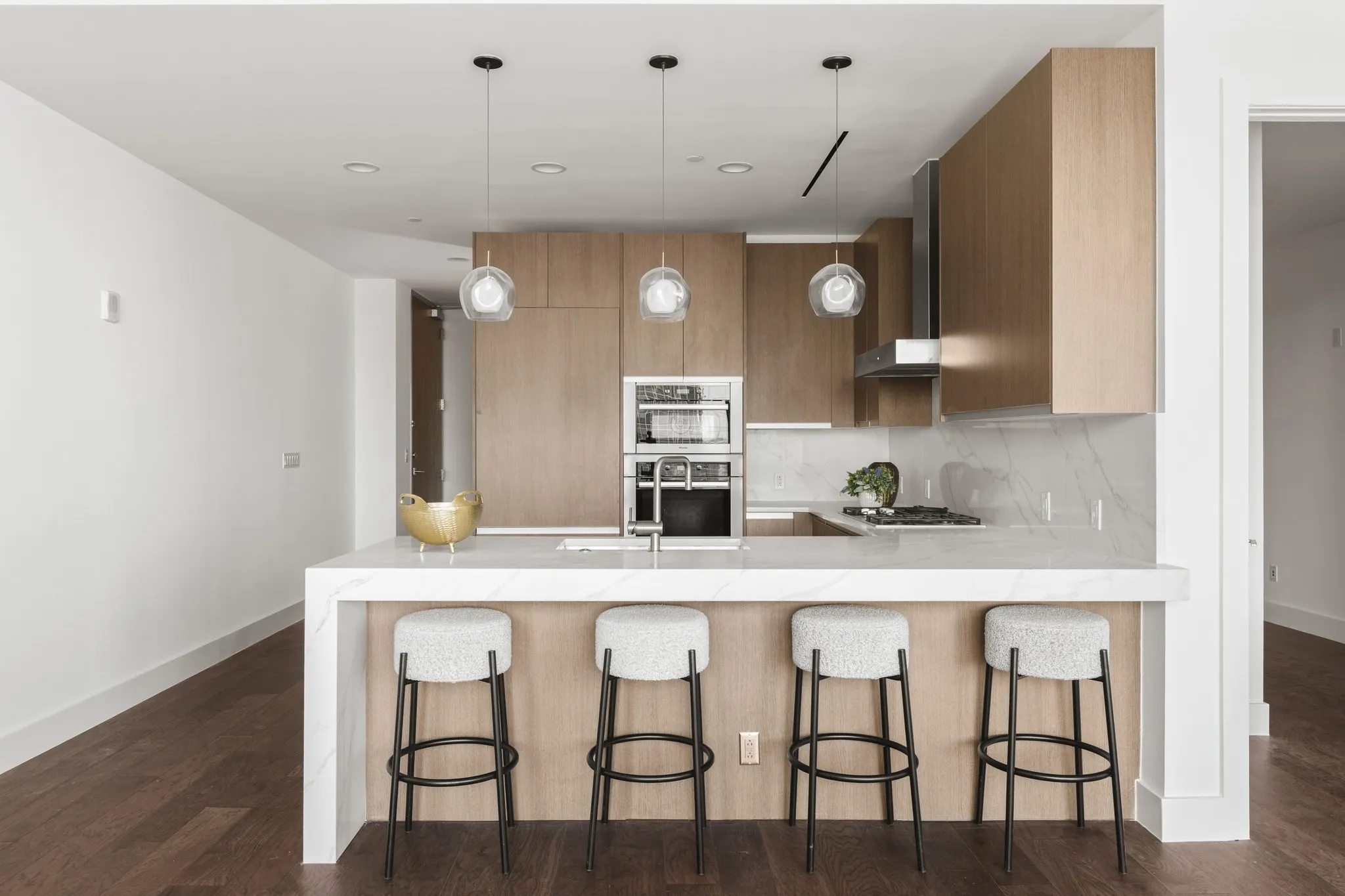 Condominium For Sale in Dallas County , 3130 N Harwood Street 1507, Dallas, Texas 75201, 2 Bedroom, 2 Bathroom, 1 Garage spaces, 1,373 Sqft, built in 2015, mls#21397759, Real Estate Agent in Dallas, Homes For Sale in Dallas county, Homes For Sale in Dallas, Realtor in Dallas Texas, Real Estate Brokerage Independent Realty Texas, Luminita Cordes Realtor