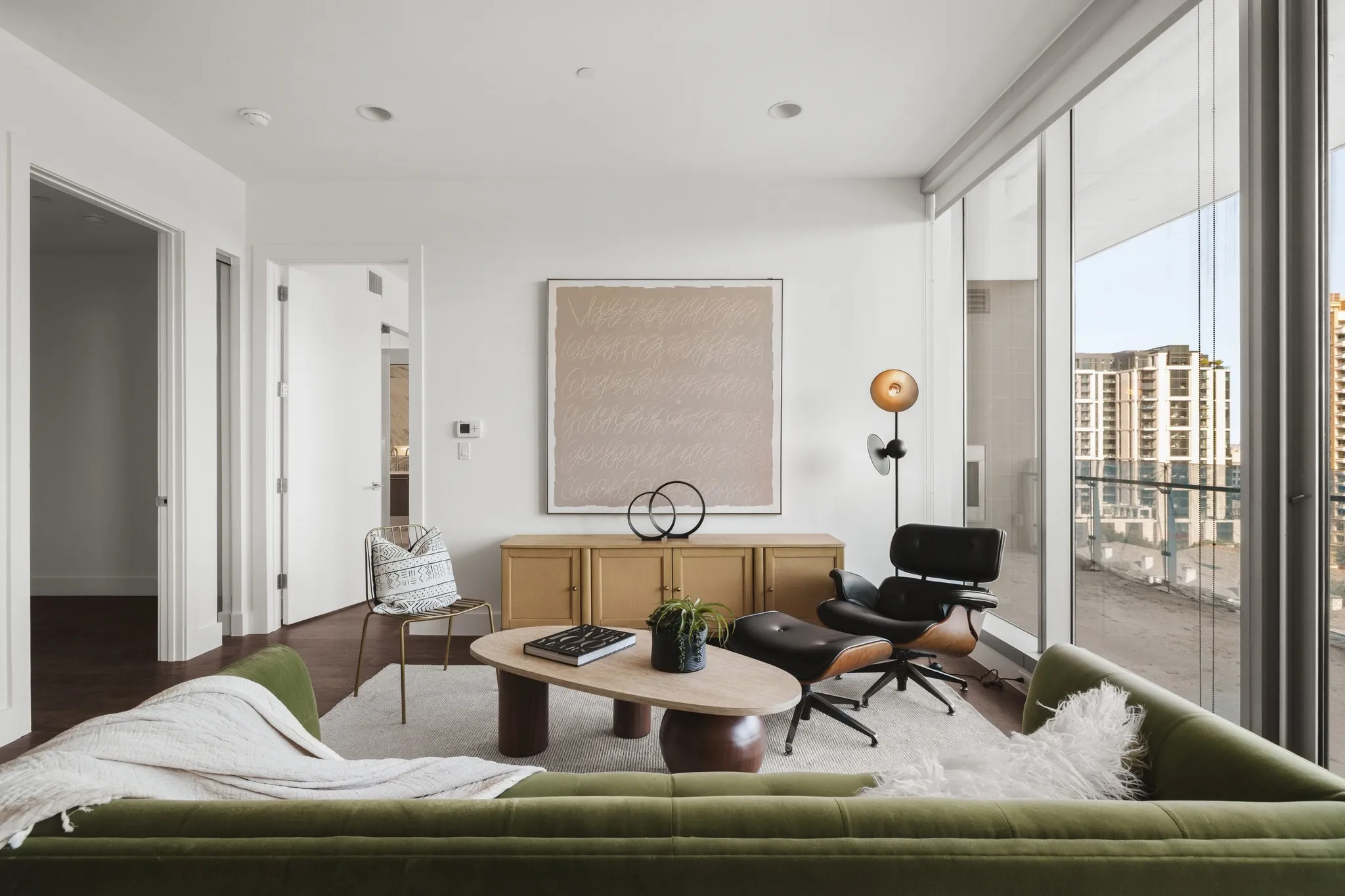 Condominium For Sale in Dallas County , 3130 N Harwood Street 1507, Dallas, Texas 75201, 2 Bedroom, 2 Bathroom, 1 Garage spaces, 1,373 Sqft, built in 2015, mls#21397759, Real Estate Agent in Dallas, Homes For Sale in Dallas county, Homes For Sale in Dallas, Realtor in Dallas Texas, Real Estate Brokerage Independent Realty Texas, Luminita Cordes Realtor