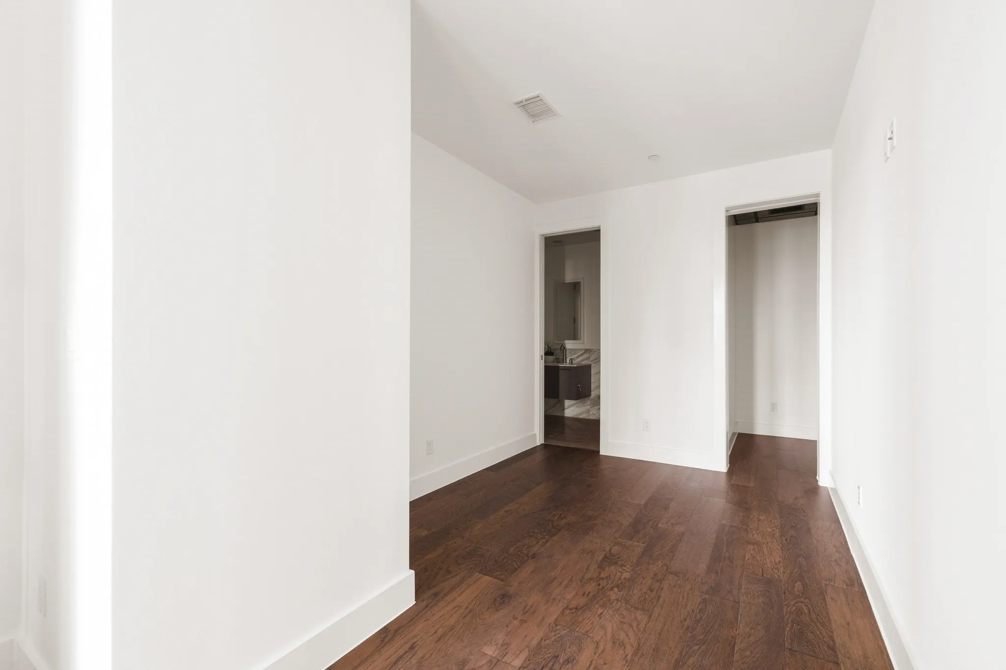 Condominium For Sale in Dallas County , 3130 N Harwood Street 1507, Dallas, Texas 75201, 2 Bedroom, 2 Bathroom, 1 Garage spaces, 1,373 Sqft, built in 2015, mls#21397759, Real Estate Agent in Dallas, Homes For Sale in Dallas county, Homes For Sale in Dallas, Realtor in Dallas Texas, Real Estate Brokerage Independent Realty Texas, Luminita Cordes Realtor