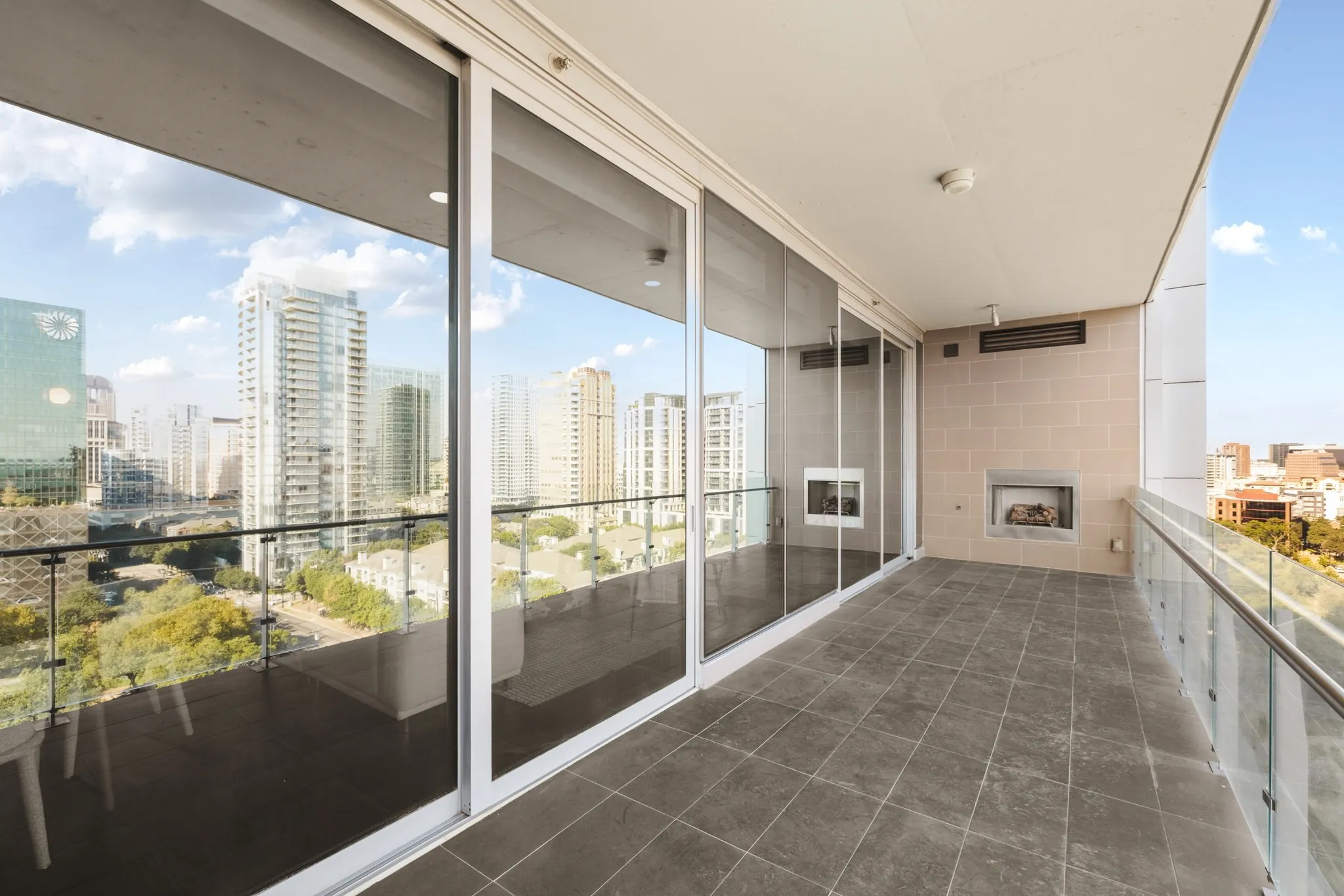 Condominium For Sale in Dallas County , 3130 N Harwood Street 1507, Dallas, Texas 75201, 2 Bedroom, 2 Bathroom, 1 Garage spaces, 1,373 Sqft, built in 2015, mls#21397759, Real Estate Agent in Dallas, Homes For Sale in Dallas county, Homes For Sale in Dallas, Realtor in Dallas Texas, Real Estate Brokerage Independent Realty Texas, Luminita Cordes Realtor
