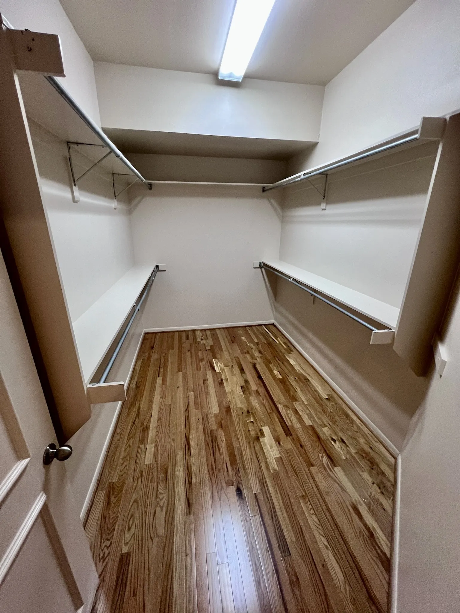 Condominium For Rent in Dallas County , 2885 Woodside Street 203, Dallas, Texas 75204, 2 Bedroom, 2 Bathroom, 2 Garage spaces, 1,690 Sqft, built in 2000, mls#21409527, Real Estate Agent in Dallas, Homes For Rent in Dallas county, Homes For Rent in Dallas, Realtor in Dallas Texas, Real Estate Brokerage Independent Realty Texas, Luminita Cordes Realtor