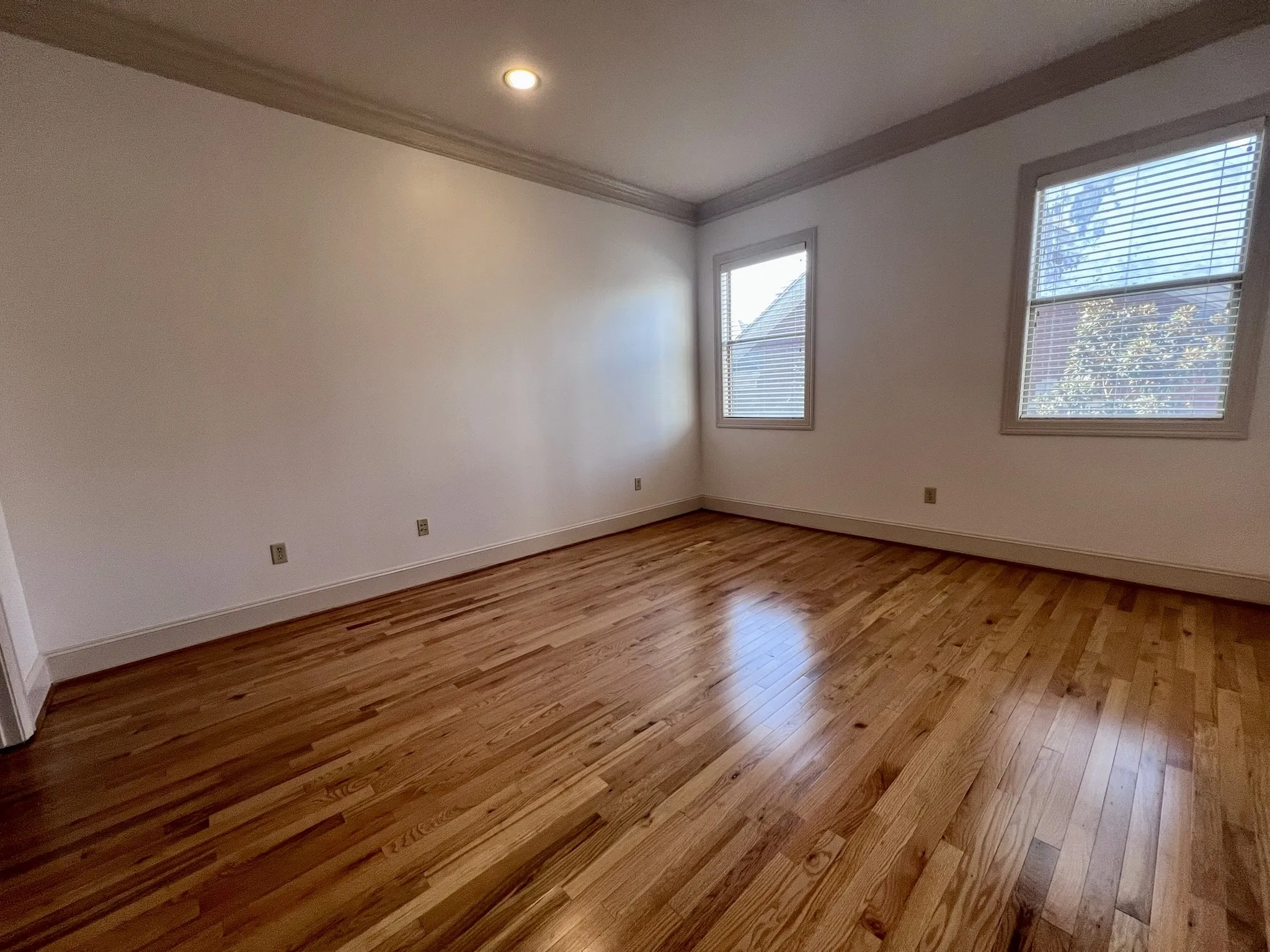 Condominium For Rent in Dallas County , 2885 Woodside Street 203, Dallas, Texas 75204, 2 Bedroom, 2 Bathroom, 2 Garage spaces, 1,690 Sqft, built in 2000, mls#21409527, Real Estate Agent in Dallas, Homes For Rent in Dallas county, Homes For Rent in Dallas, Realtor in Dallas Texas, Real Estate Brokerage Independent Realty Texas, Luminita Cordes Realtor