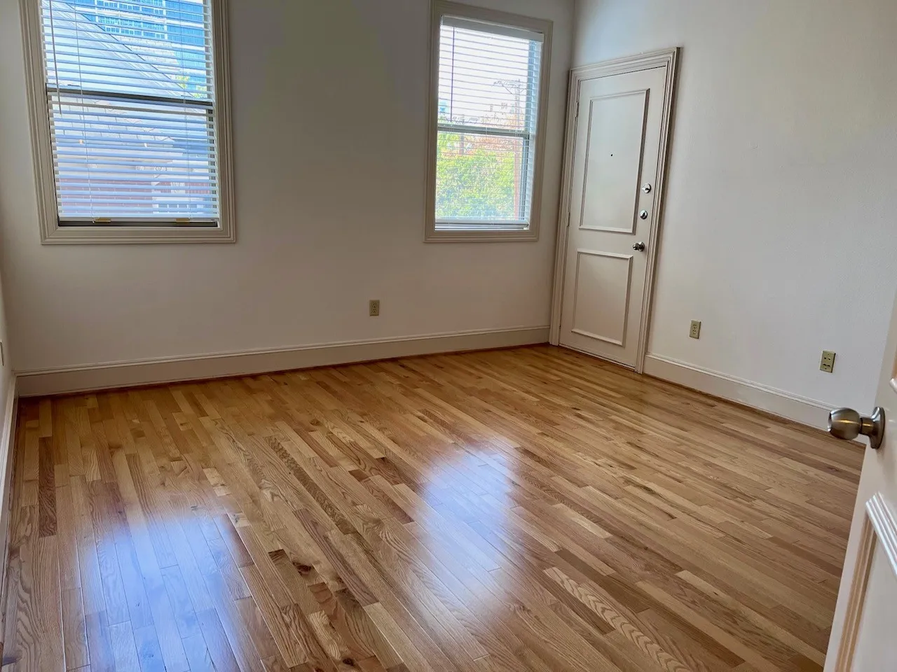 Condominium For Rent in Dallas County , 2885 Woodside Street 203, Dallas, Texas 75204, 2 Bedroom, 2 Bathroom, 2 Garage spaces, 1,690 Sqft, built in 2000, mls#21409527, Real Estate Agent in Dallas, Homes For Rent in Dallas county, Homes For Rent in Dallas, Realtor in Dallas Texas, Real Estate Brokerage Independent Realty Texas, Luminita Cordes Realtor