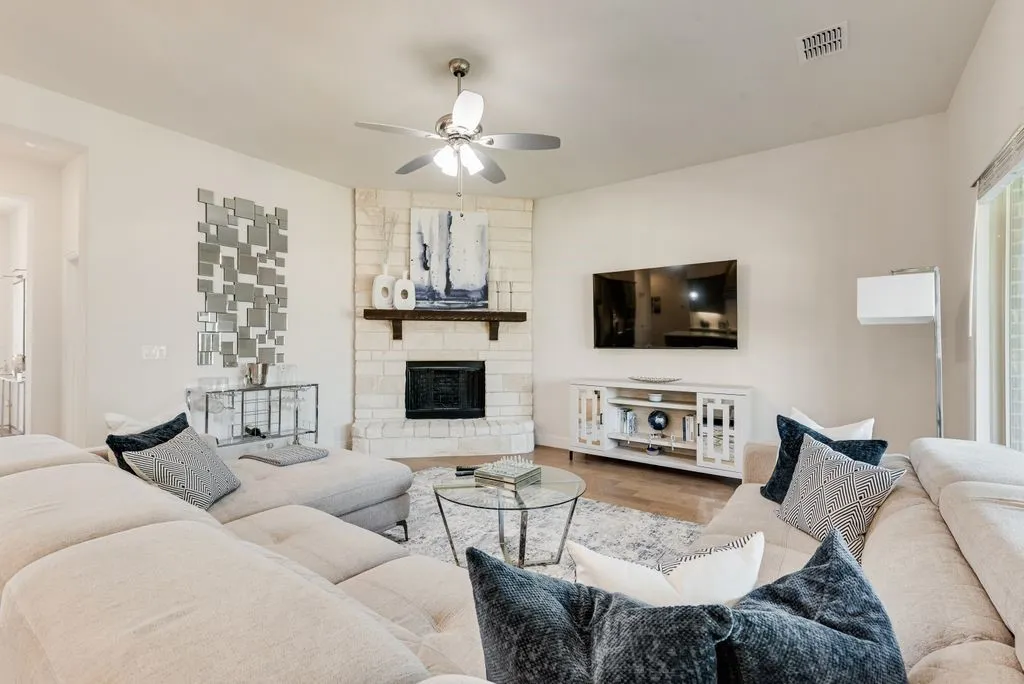 Single Family Residence For Sale in Ellis County , 317 Resting Place Road, Waxahachie, Texas 75165, 4 Bedroom, 3 Bathroom, 2 Garage spaces, 2,283 Sqft, built in 2022, mls#21409699, Real Estate Agent in Waxahachie, Homes For Sale in Ellis county, Homes For Sale in Waxahachie, Realtor in Waxahachie Texas, Real Estate Brokerage Independent Realty Texas, Luminita Cordes Realtor