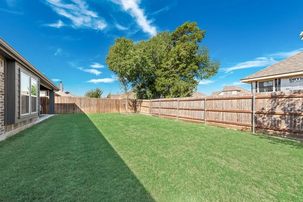 Single Family Residence For Sale in Ellis County , 317 Resting Place Road, Waxahachie, Texas 75165, 4 Bedroom, 3 Bathroom, 2 Garage spaces, 2,283 Sqft, built in 2022, mls#21409699, Real Estate Agent in Waxahachie, Homes For Sale in Ellis county, Homes For Sale in Waxahachie, Realtor in Waxahachie Texas, Real Estate Brokerage Independent Realty Texas, Luminita Cordes Realtor