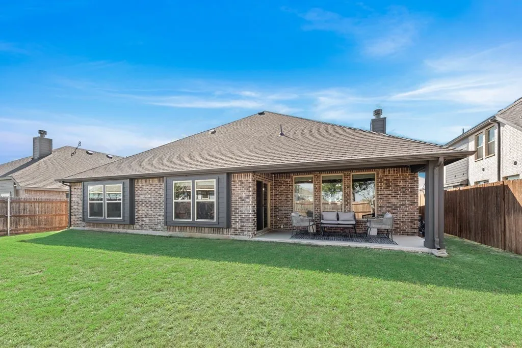 Single Family Residence For Sale in Ellis County , 317 Resting Place Road, Waxahachie, Texas 75165, 4 Bedroom, 3 Bathroom, 2 Garage spaces, 2,283 Sqft, built in 2022, mls#21409699, Real Estate Agent in Waxahachie, Homes For Sale in Ellis county, Homes For Sale in Waxahachie, Realtor in Waxahachie Texas, Real Estate Brokerage Independent Realty Texas, Luminita Cordes Realtor