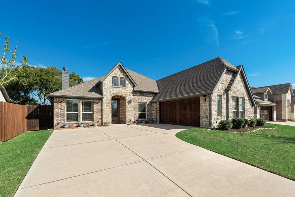 Single Family Residence For Sale in Ellis County , 317 Resting Place Road, Waxahachie, Texas 75165, 4 Bedroom, 3 Bathroom, 2 Garage spaces, 2,283 Sqft, built in 2022, mls#21409699, Real Estate Agent in Waxahachie, Homes For Sale in Ellis county, Homes For Sale in Waxahachie, Realtor in Waxahachie Texas, Real Estate Brokerage Independent Realty Texas, Luminita Cordes Realtor