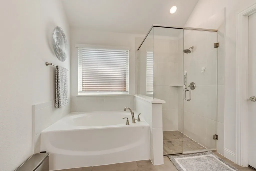 Single Family Residence For Sale in Ellis County , 317 Resting Place Road, Waxahachie, Texas 75165, 4 Bedroom, 3 Bathroom, 2 Garage spaces, 2,283 Sqft, built in 2022, mls#21409699, Real Estate Agent in Waxahachie, Homes For Sale in Ellis county, Homes For Sale in Waxahachie, Realtor in Waxahachie Texas, Real Estate Brokerage Independent Realty Texas, Luminita Cordes Realtor