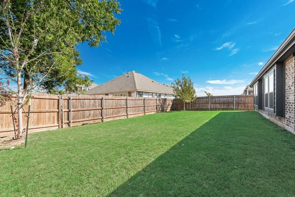 Single Family Residence For Sale in Ellis County , 317 Resting Place Road, Waxahachie, Texas 75165, 4 Bedroom, 3 Bathroom, 2 Garage spaces, 2,283 Sqft, built in 2022, mls#21409699, Real Estate Agent in Waxahachie, Homes For Sale in Ellis county, Homes For Sale in Waxahachie, Realtor in Waxahachie Texas, Real Estate Brokerage Independent Realty Texas, Luminita Cordes Realtor