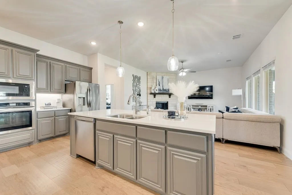 Single Family Residence For Sale in Ellis County , 317 Resting Place Road, Waxahachie, Texas 75165, 4 Bedroom, 3 Bathroom, 2 Garage spaces, 2,283 Sqft, built in 2022, mls#21409699, Real Estate Agent in Waxahachie, Homes For Sale in Ellis county, Homes For Sale in Waxahachie, Realtor in Waxahachie Texas, Real Estate Brokerage Independent Realty Texas, Luminita Cordes Realtor