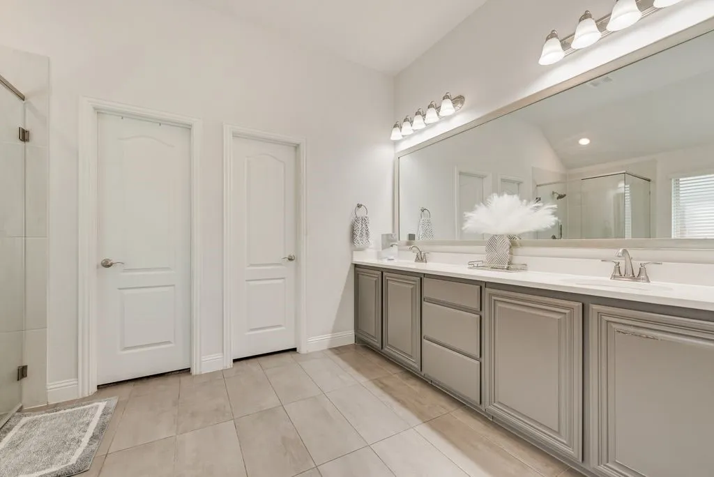 Single Family Residence For Sale in Ellis County , 317 Resting Place Road, Waxahachie, Texas 75165, 4 Bedroom, 3 Bathroom, 2 Garage spaces, 2,283 Sqft, built in 2022, mls#21409699, Real Estate Agent in Waxahachie, Homes For Sale in Ellis county, Homes For Sale in Waxahachie, Realtor in Waxahachie Texas, Real Estate Brokerage Independent Realty Texas, Luminita Cordes Realtor