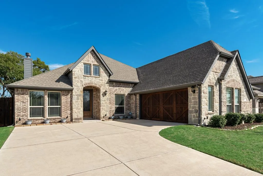 Single Family Residence For Sale in Ellis County , 317 Resting Place Road, Waxahachie, Texas 75165, 4 Bedroom, 3 Bathroom, 2 Garage spaces, 2,283 Sqft, built in 2022, mls#21409699, Real Estate Agent in Waxahachie, Homes For Sale in Ellis county, Homes For Sale in Waxahachie, Realtor in Waxahachie Texas, Real Estate Brokerage Independent Realty Texas, Luminita Cordes Realtor