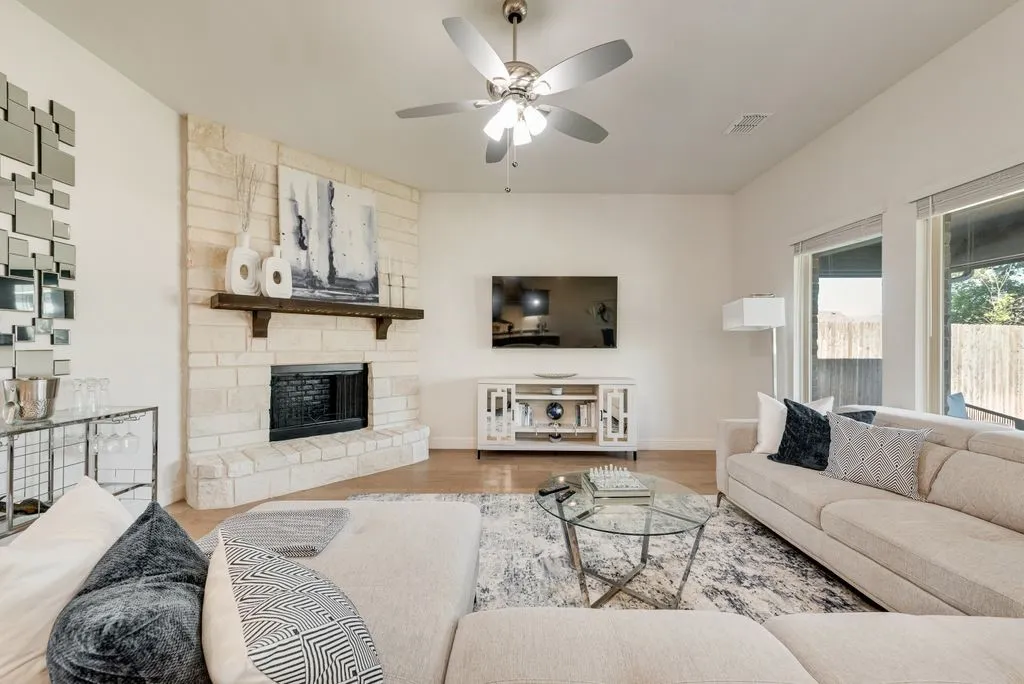 Single Family Residence For Sale in Ellis County , 317 Resting Place Road, Waxahachie, Texas 75165, 4 Bedroom, 3 Bathroom, 2 Garage spaces, 2,283 Sqft, built in 2022, mls#21409699, Real Estate Agent in Waxahachie, Homes For Sale in Ellis county, Homes For Sale in Waxahachie, Realtor in Waxahachie Texas, Real Estate Brokerage Independent Realty Texas, Luminita Cordes Realtor