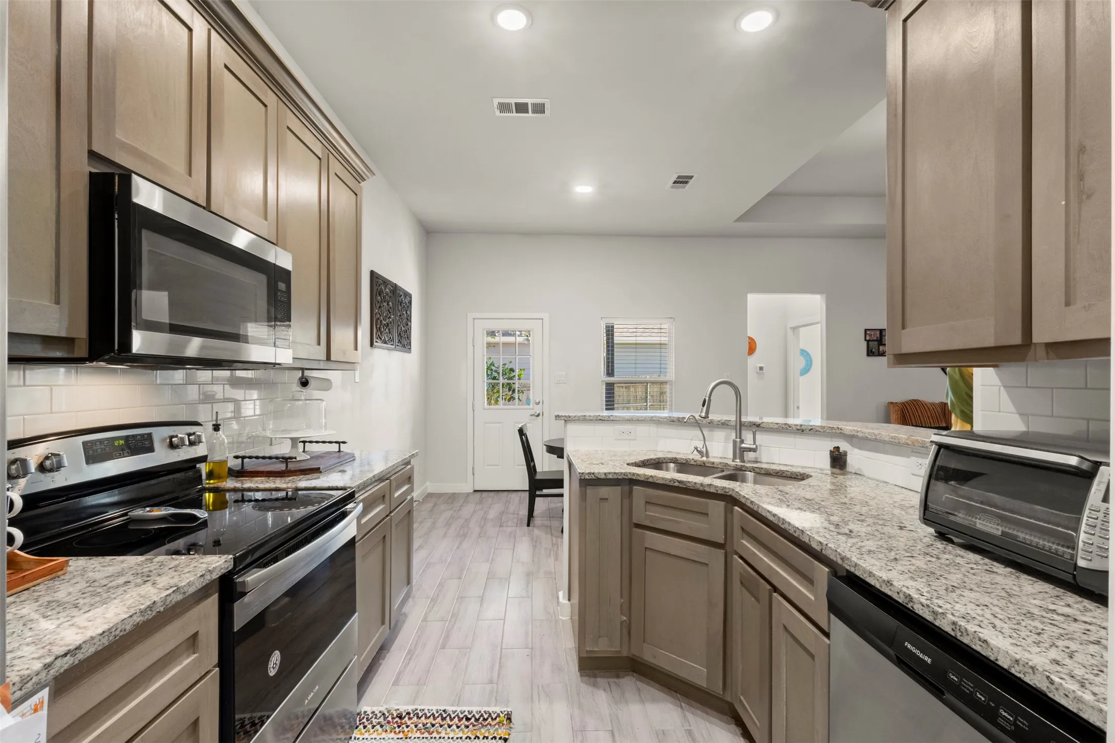 Single Family Residence For Sale in Hunt County , 3721 Washington Street, Greenville, Texas 75401, 4 Bedroom, 2 Bathroom, 2 Garage spaces, 1,514 Sqft, built in 2020, mls#21409685, Real Estate Agent in Greenville, Homes For Sale in Hunt county, Homes For Sale in Greenville, Realtor in Greenville Texas, Real Estate Brokerage Independent Realty Texas, Luminita Cordes Realtor