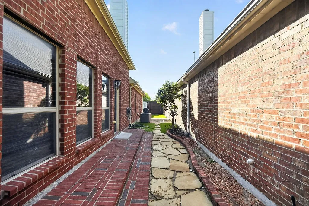 Single Family Residence For Rent in Collin County , 1431 Petersburgh Place, Allen, Texas 75013, 3 Bedroom, 2 Bathroom, 2 Garage spaces, 1,896 Sqft, built in 2005, mls#21409716, Real Estate Agent in Allen, Homes For Rent in Collin county, Homes For Rent in Allen, Realtor in Allen Texas, Real Estate Brokerage Independent Realty Texas, Luminita Cordes Realtor