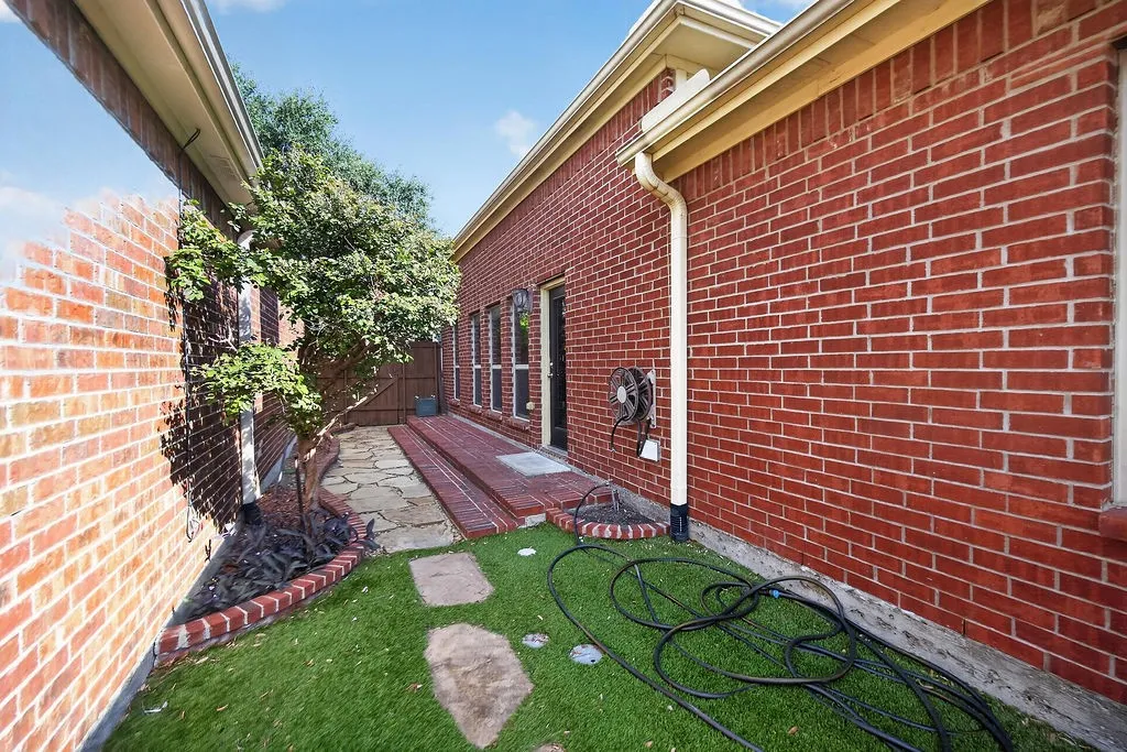 Single Family Residence For Rent in Collin County , 1431 Petersburgh Place, Allen, Texas 75013, 3 Bedroom, 2 Bathroom, 2 Garage spaces, 1,896 Sqft, built in 2005, mls#21409716, Real Estate Agent in Allen, Homes For Rent in Collin county, Homes For Rent in Allen, Realtor in Allen Texas, Real Estate Brokerage Independent Realty Texas, Luminita Cordes Realtor