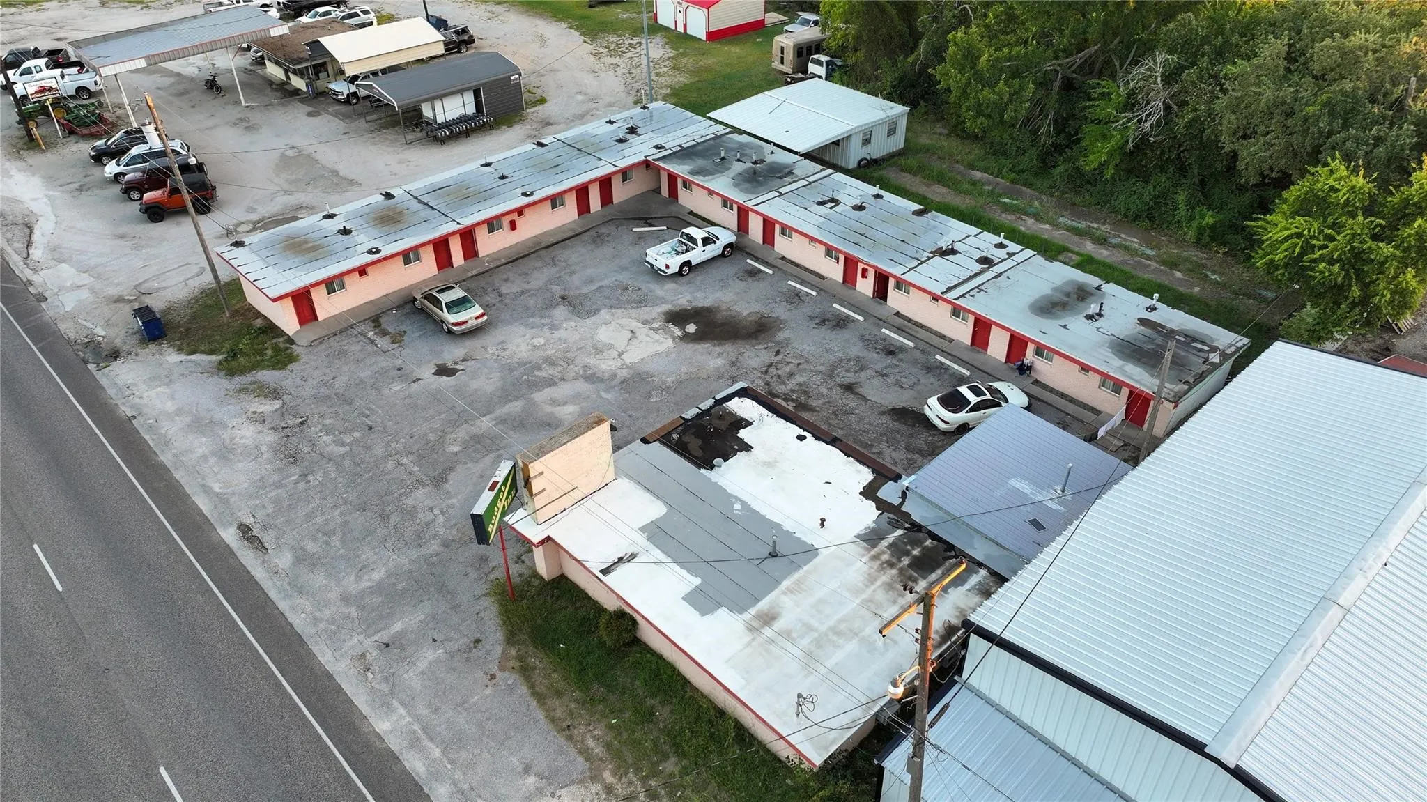 Hotel/Motel For Sale in Montague County , 1408 E Wise Street, Bowie, Texas 76230, 0, 0, Garage spaces, 0 Sqft, built in 1930, mls#21409719, Real Estate Agent in Bowie, Homes For Sale in Montague county, Homes For Sale in Bowie, Realtor in Bowie Texas, Real Estate Brokerage Independent Realty Texas, Luminita Cordes Realtor