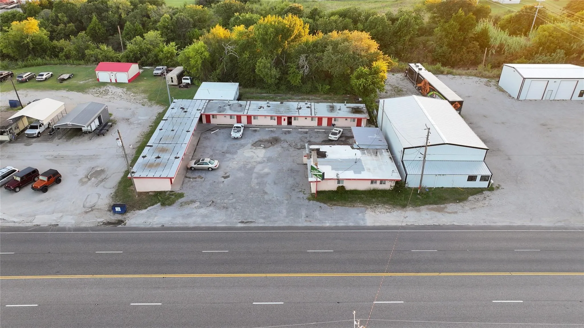 Hotel/Motel For Sale in Montague County , 1408 E Wise Street, Bowie, Texas 76230, 0, 0, Garage spaces, 0 Sqft, built in 1930, mls#21409719, Real Estate Agent in Bowie, Homes For Sale in Montague county, Homes For Sale in Bowie, Realtor in Bowie Texas, Real Estate Brokerage Independent Realty Texas, Luminita Cordes Realtor