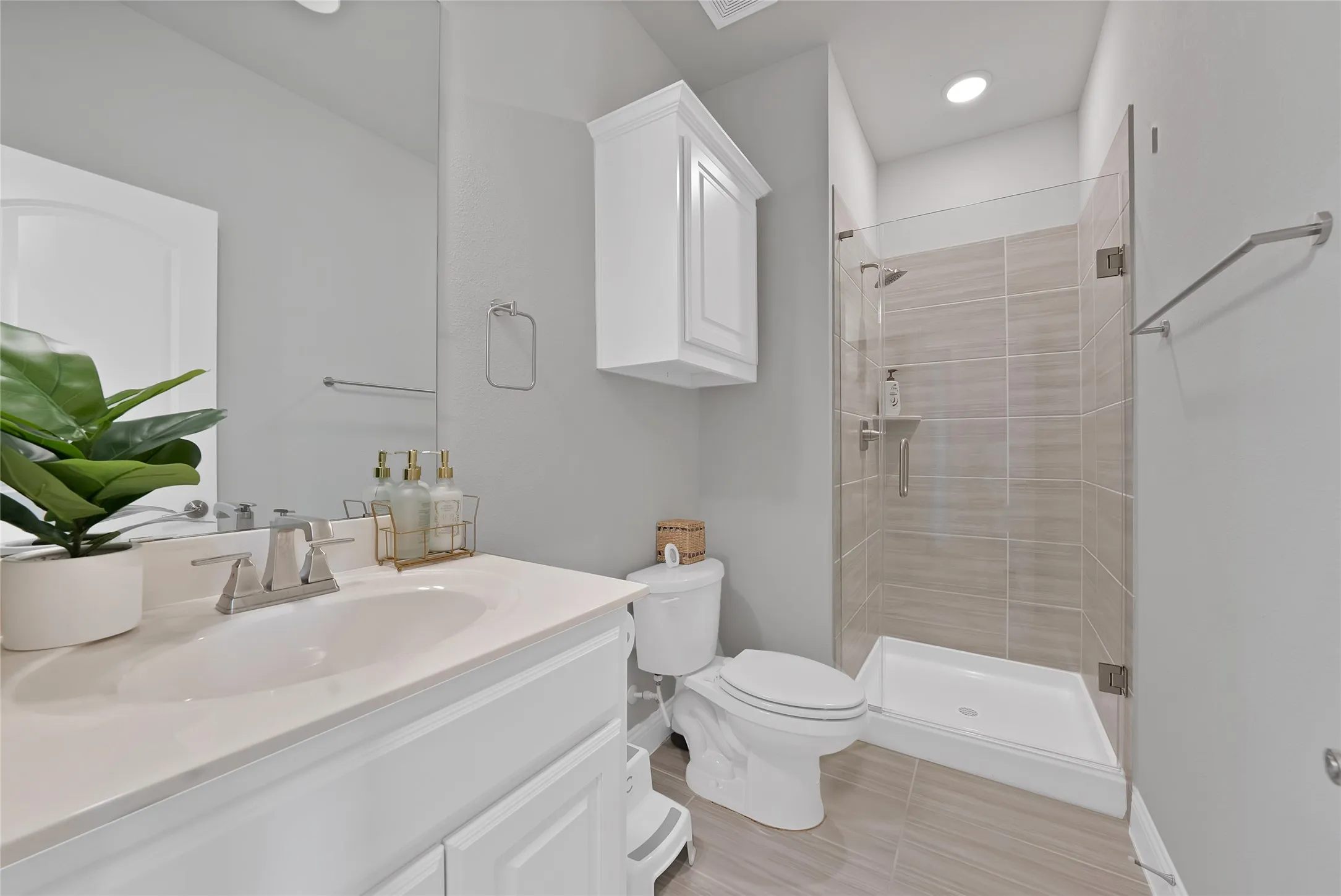 Single Family Residence For Sale in Johnson County , 2208 Birdwatch Lane, Mansfield, Texas 76084, 6 Bedroom, 4 Bathroom, 3 Garage spaces, 4,591 Sqft, built in 2024, mls#21408810, Real Estate Agent in Mansfield, Homes For Sale in Johnson county, Homes For Sale in Mansfield, Realtor in Mansfield Texas, Real Estate Brokerage Independent Realty Texas, Luminita Cordes Realtor