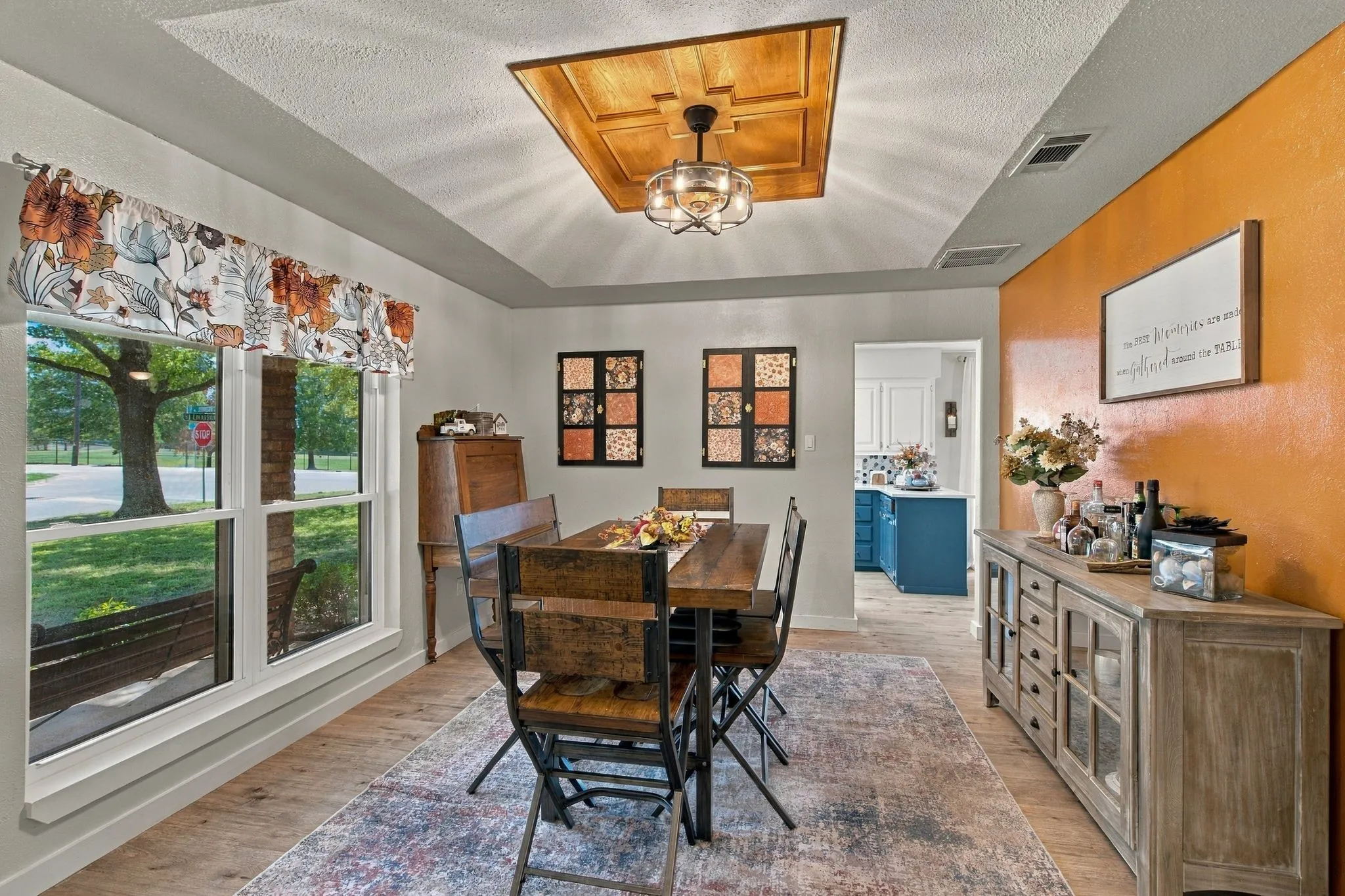 Dining room.