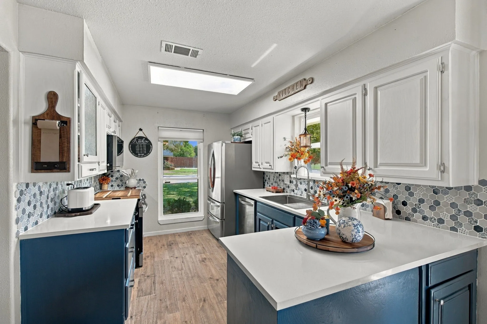 Single Family Residence For Sale in Tarrant County , 601 Cimarron Trail, Southlake, Texas 76092, 3 Bedroom, 2 Bathroom, 2 Garage spaces, 2,005 Sqft, built in 1978, mls#21409101, Real Estate Agent in Southlake, Homes For Sale in Tarrant county, Homes For Sale in Southlake, Realtor in Southlake Texas, Real Estate Brokerage Independent Realty Texas, Luminita Cordes Realtor