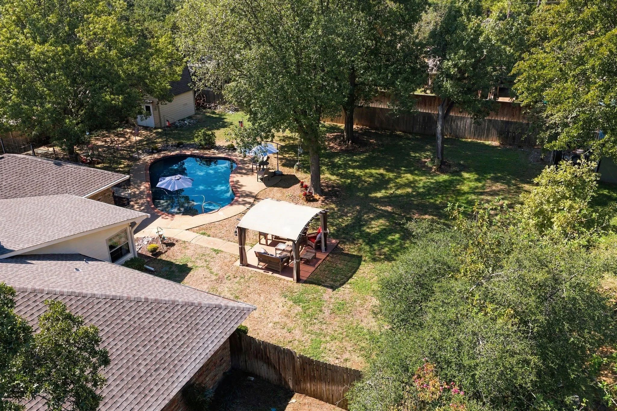 Single Family Residence For Sale in Tarrant County , 601 Cimarron Trail, Southlake, Texas 76092, 3 Bedroom, 2 Bathroom, 2 Garage spaces, 2,005 Sqft, built in 1978, mls#21409101, Real Estate Agent in Southlake, Homes For Sale in Tarrant county, Homes For Sale in Southlake, Realtor in Southlake Texas, Real Estate Brokerage Independent Realty Texas, Luminita Cordes Realtor