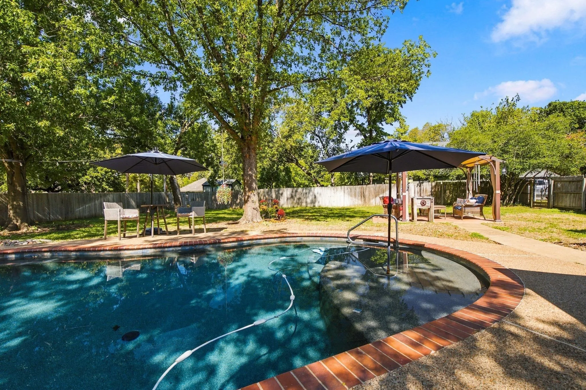 Single Family Residence For Sale in Tarrant County , 601 Cimarron Trail, Southlake, Texas 76092, 3 Bedroom, 2 Bathroom, 2 Garage spaces, 2,005 Sqft, built in 1978, mls#21409101, Real Estate Agent in Southlake, Homes For Sale in Tarrant county, Homes For Sale in Southlake, Realtor in Southlake Texas, Real Estate Brokerage Independent Realty Texas, Luminita Cordes Realtor