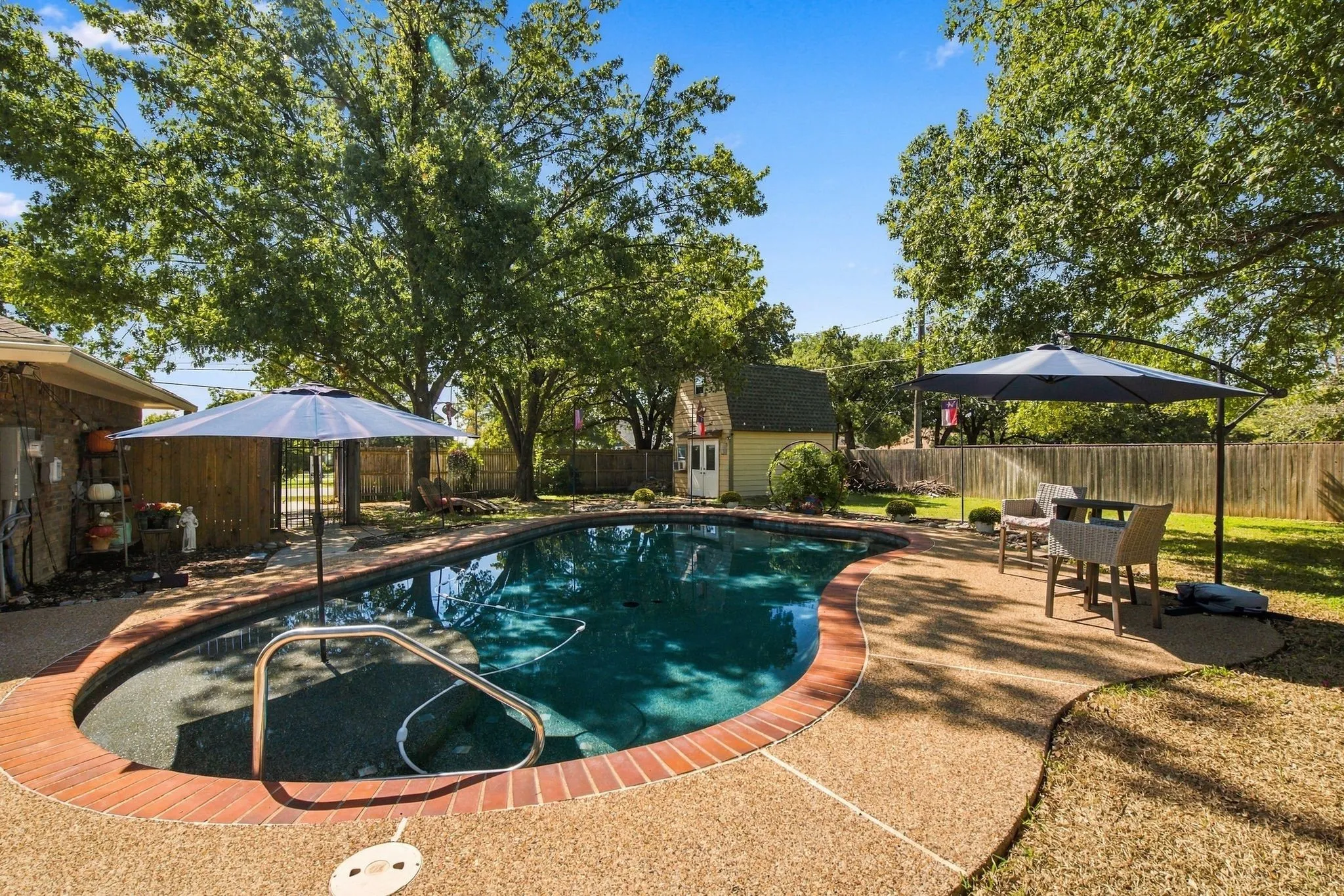 Single Family Residence For Sale in Tarrant County , 601 Cimarron Trail, Southlake, Texas 76092, 3 Bedroom, 2 Bathroom, 2 Garage spaces, 2,005 Sqft, built in 1978, mls#21409101, Real Estate Agent in Southlake, Homes For Sale in Tarrant county, Homes For Sale in Southlake, Realtor in Southlake Texas, Real Estate Brokerage Independent Realty Texas, Luminita Cordes Realtor