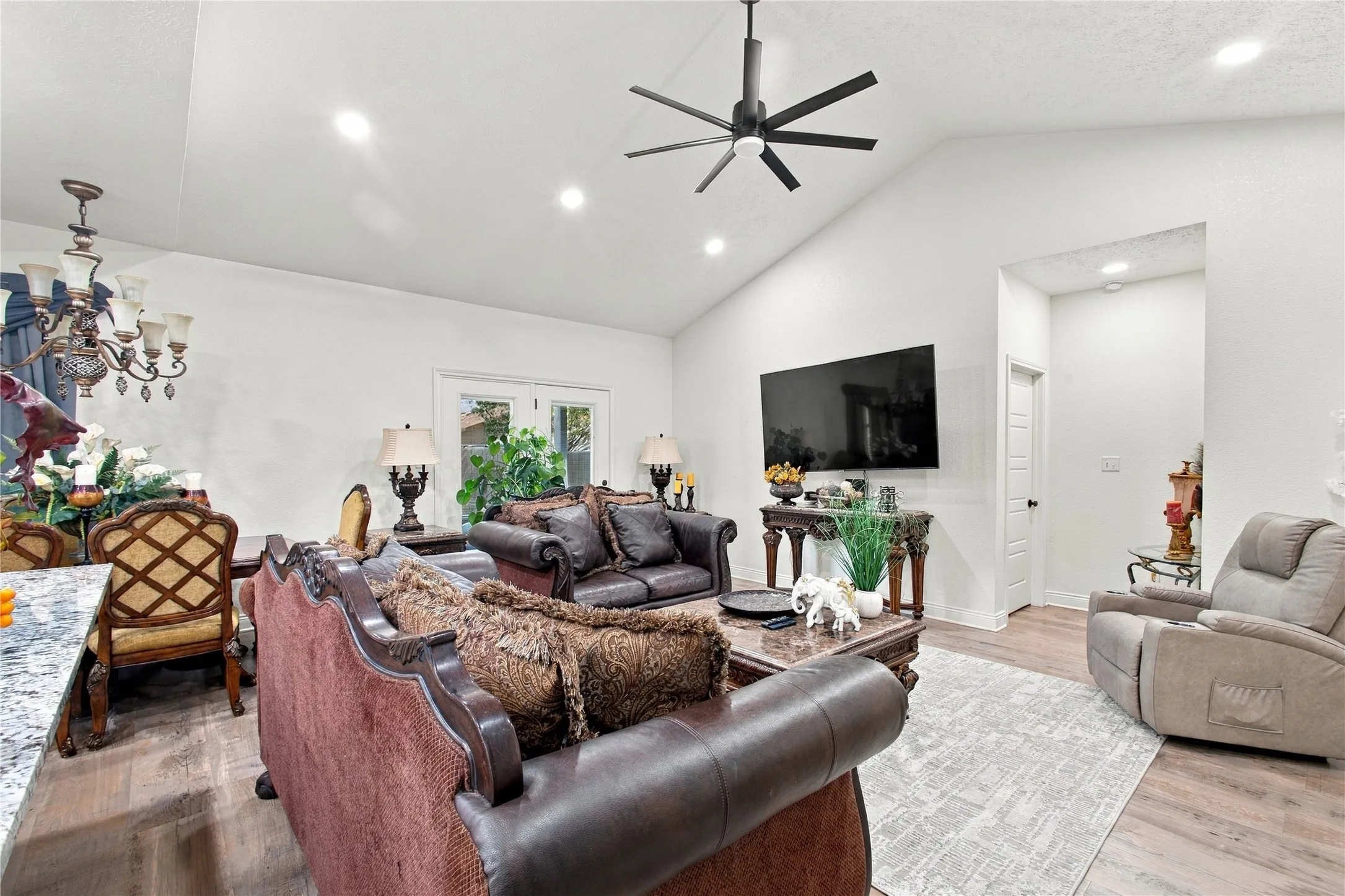 Single Family Residence For Sale in Bowie County , 386 Robertson Rd, New Boston, Texas 75570, 3 Bedroom, 2 Bathroom, 2 Garage spaces, 1,700 Sqft, built in 2023, mls#21409726, Real Estate Agent in New Boston, Homes For Sale in Bowie county, Homes For Sale in New Boston, Realtor in New Boston Texas, Real Estate Brokerage Independent Realty Texas, Luminita Cordes Realtor