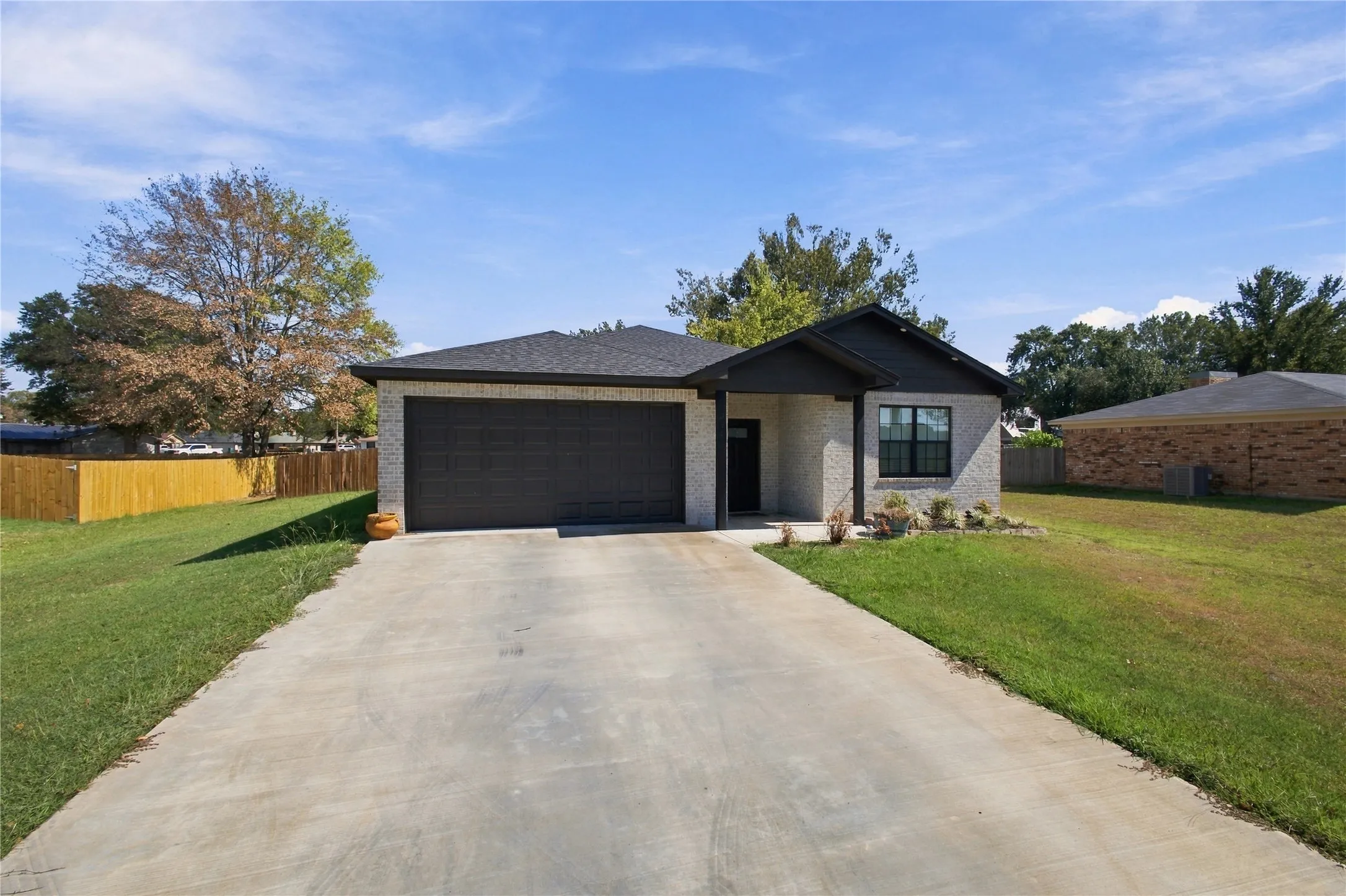 Single Family Residence For Sale in Bowie County , 386 Robertson Rd, New Boston, Texas 75570, 3 Bedroom, 2 Bathroom, 2 Garage spaces, 1,700 Sqft, built in 2023, mls#21409726, Real Estate Agent in New Boston, Homes For Sale in Bowie county, Homes For Sale in New Boston, Realtor in New Boston Texas, Real Estate Brokerage Independent Realty Texas, Luminita Cordes Realtor