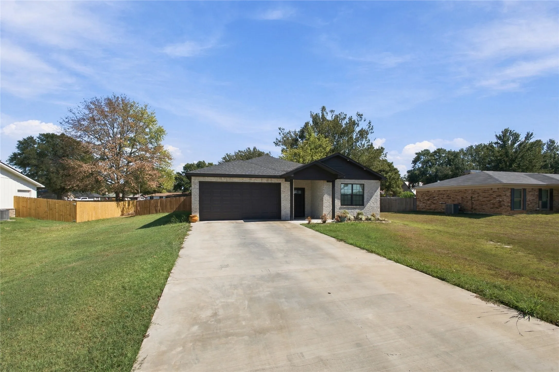 Single Family Residence For Sale in Bowie County , 386 Robertson Rd, New Boston, Texas 75570, 3 Bedroom, 2 Bathroom, 2 Garage spaces, 1,700 Sqft, built in 2023, mls#21409726, Real Estate Agent in New Boston, Homes For Sale in Bowie county, Homes For Sale in New Boston, Realtor in New Boston Texas, Real Estate Brokerage Independent Realty Texas, Luminita Cordes Realtor
