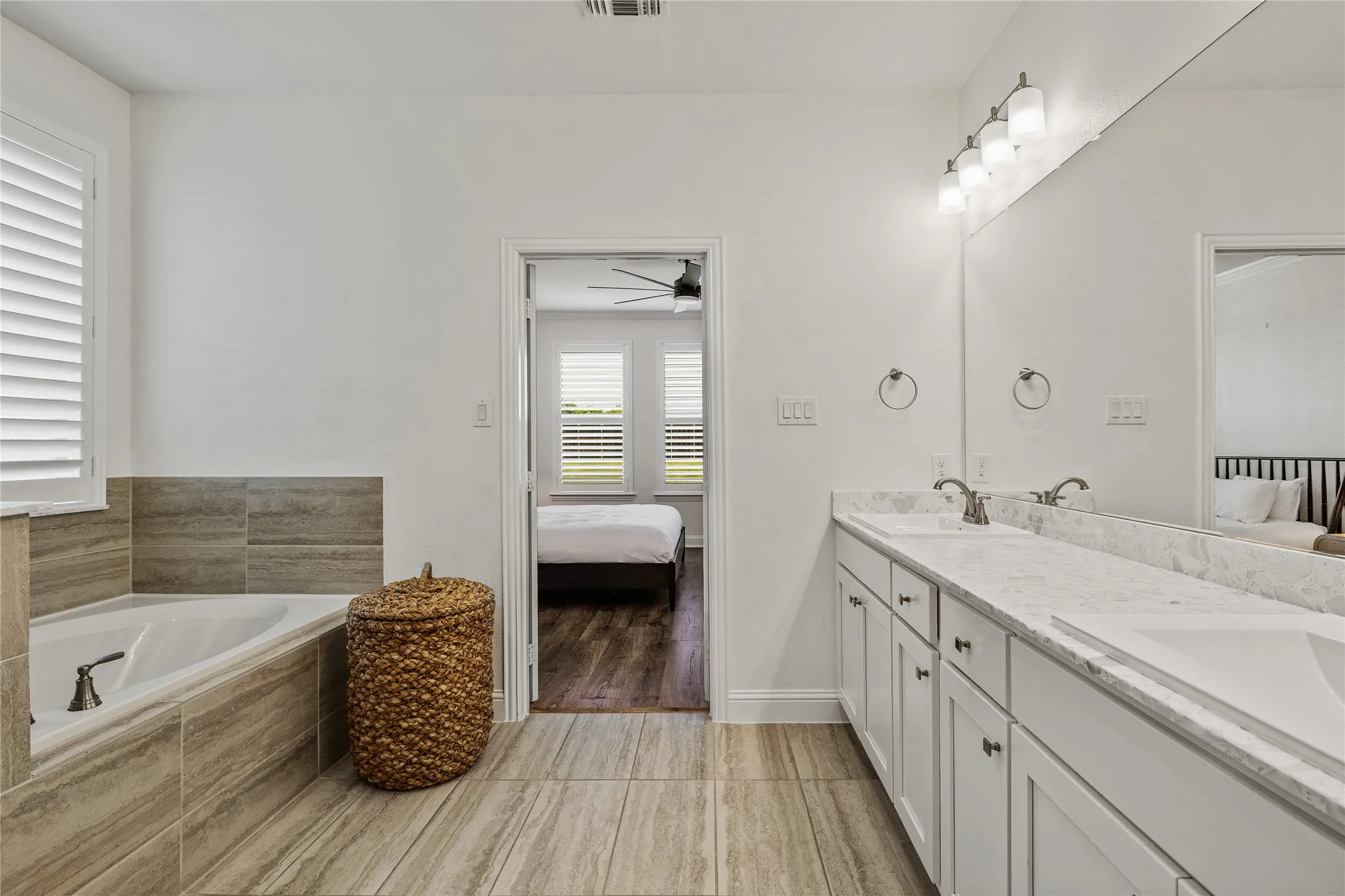 Single Family Residence For Sale in Grayson County , 1430 Shaker Hills Road, Gunter, Texas 75058, 4 Bedroom, 4 Bathroom, 3 Garage spaces, 2,829 Sqft, built in 2021, mls#21409617, Real Estate Agent in Gunter, Homes For Sale in Grayson county, Homes For Sale in Gunter, Realtor in Gunter Texas, Real Estate Brokerage Independent Realty Texas, Luminita Cordes Realtor