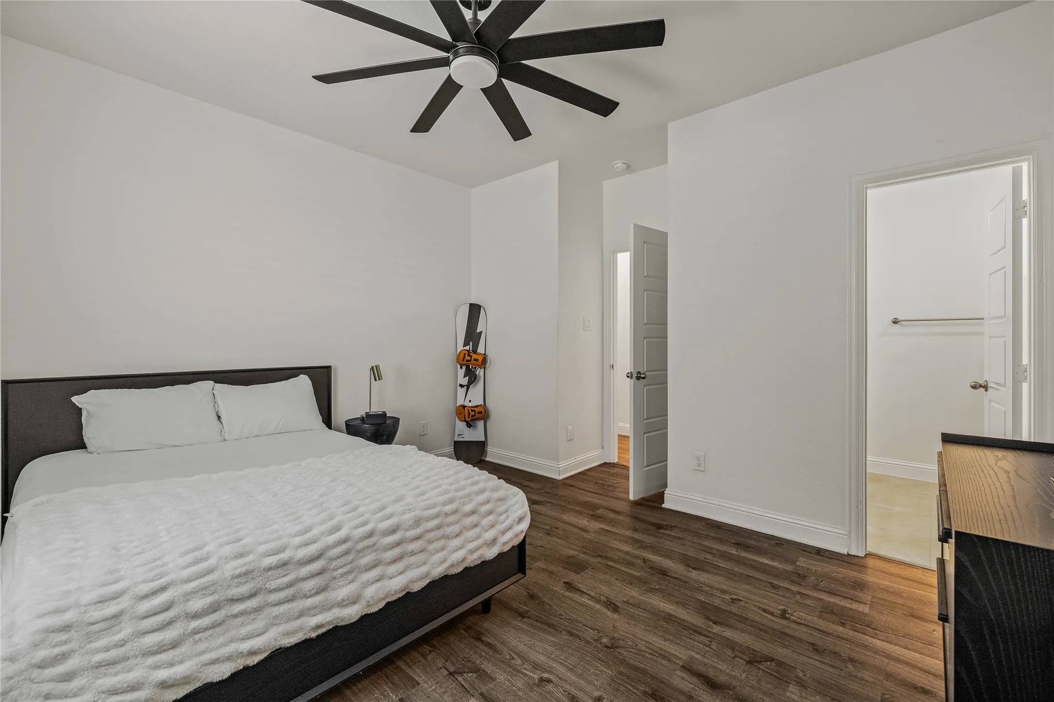Single Family Residence For Sale in Grayson County , 1430 Shaker Hills Road, Gunter, Texas 75058, 4 Bedroom, 4 Bathroom, 3 Garage spaces, 2,829 Sqft, built in 2021, mls#21409617, Real Estate Agent in Gunter, Homes For Sale in Grayson county, Homes For Sale in Gunter, Realtor in Gunter Texas, Real Estate Brokerage Independent Realty Texas, Luminita Cordes Realtor